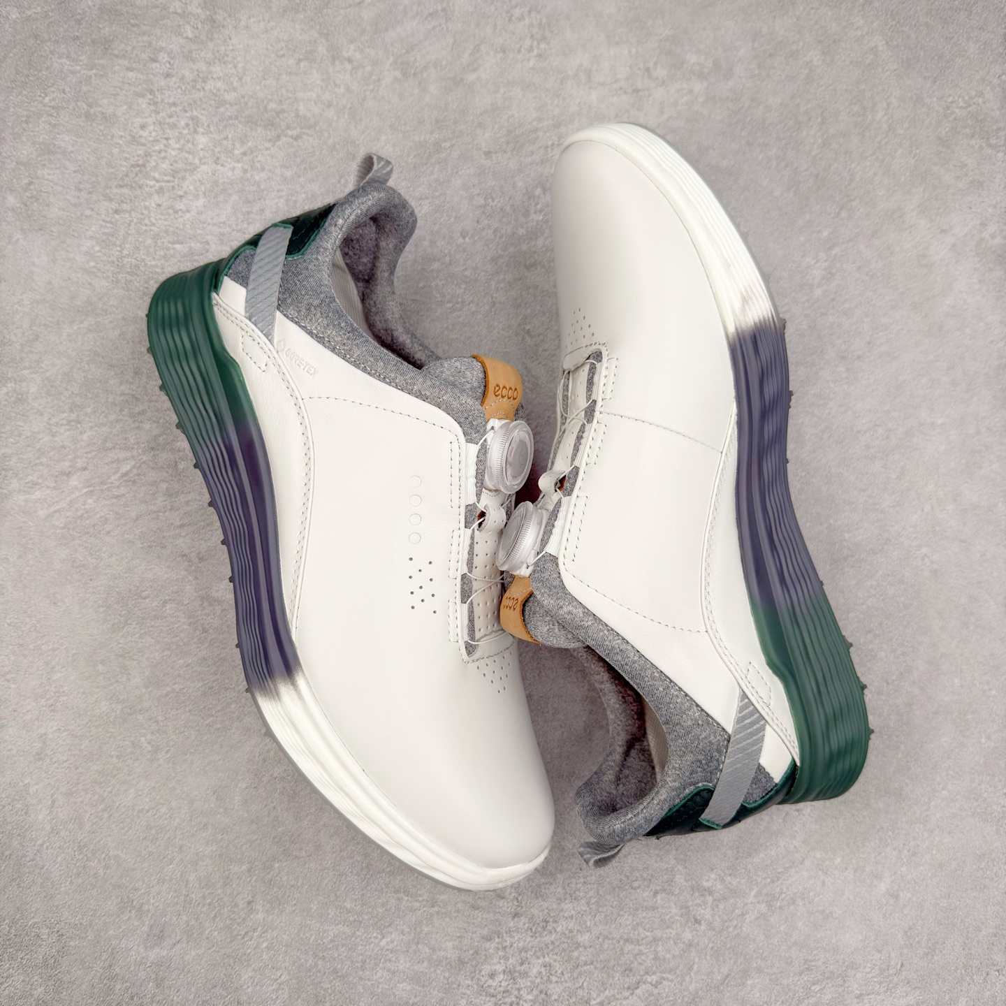 图片[3]-Ecco爱步男鞋新款运动鞋 跑鞋厚底增高老爹鞋 驱动系列全新款式 拼色拼接鞋面 时尚有型 牛皮与纺织品拼接 脚感舒适 出街有型 贴心套脚系带设计 舒适包裹双足 柔软细腻，亲肤透气 以摩托车粗犷胎纹为灵感 PU大底提供牵引性和支撑性 耐磨防滑提升稳定性 轻盈鞋底 舒适耐穿 户外出行 肆意洒脱 尺码：38 39 40 41 42 43 44（皮鞋码）-选品中心