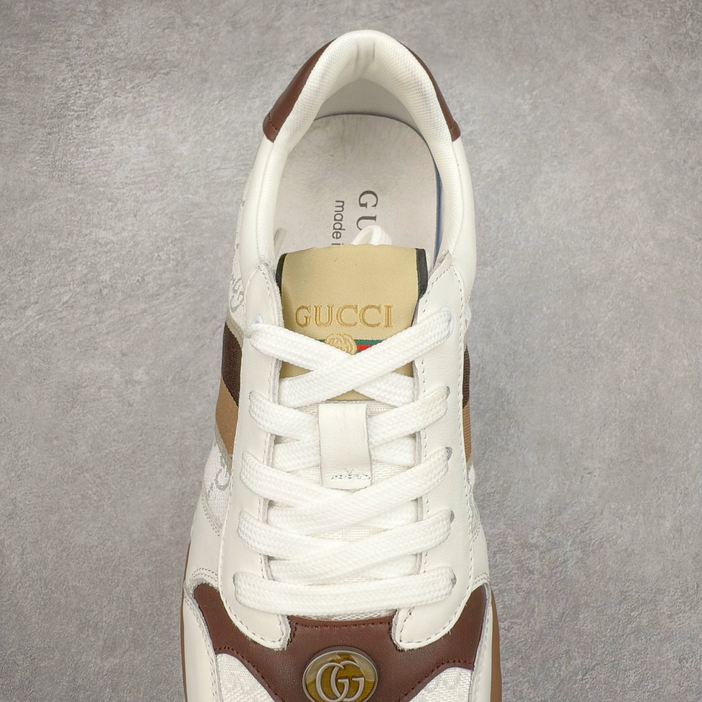 图片[5]-Louis Vuitton LV路易威登板鞋小白鞋系列 # 广东大厂品质 舒适轻泡大底和百搭性霸屏整个时尚娱乐圈，细节调整完美主义！鞋面采用进口头层小牛皮，独家开模轻泡大底， 侧边采用3D打印标志性Logo 尽显贵族时尚气息，台湾进口小牛皮挂皮内里，配带正品全套包装。 尺码：38 39 40 41 42 43 44-选品中心