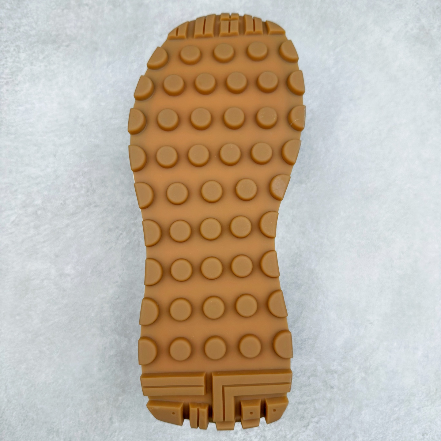 图片[9]-Louis Vuitton LV路易威登板鞋小白鞋系列 # 广东大厂品质 舒适轻泡大底和百搭性霸屏整个时尚娱乐圈，细节调整完美主义！鞋面采用进口头层小牛皮，独家开模轻泡大底， 侧边采用3D打印标志性Logo 尽显贵族时尚气息，台湾进口小牛皮挂皮内里，配带正品全套包装。 尺码：38 39 40 41 42 43 44-选品中心