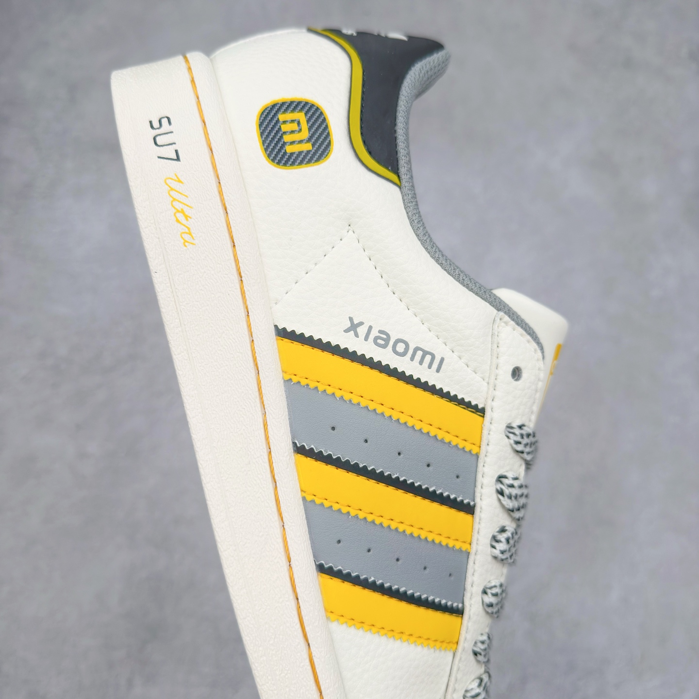 图片[6]-＃C2 AD Originals Superstar 经典复古贝壳头板鞋 JY8916 诞生于1969年 是第一双将全皮面鞋 身与橡胶鞋头结合在一起的低帮篮球鞋 Superstar最开始 是作为高帮篮球鞋Pro Model的低帮版本而出现的 但因为其独特和醒目的橡胶鞋头造型而让大家熟知 被大家形象地称为\\\”shelltoe\\\”贝壳头 在70年代的美国职业篮球场上 接近3/4的NBA球员都将这双Superstar作为场上用鞋 80年代之后 经过不断的改良和发展 Superstar逐渐成为横跨时装、音乐、街头文化、休闲和运动等各大领域的时尚潮鞋 尺码：36 36.5 37 38 38.5 39 40 40.5 41 42 42.5 43 44 44.5 45-选品中心