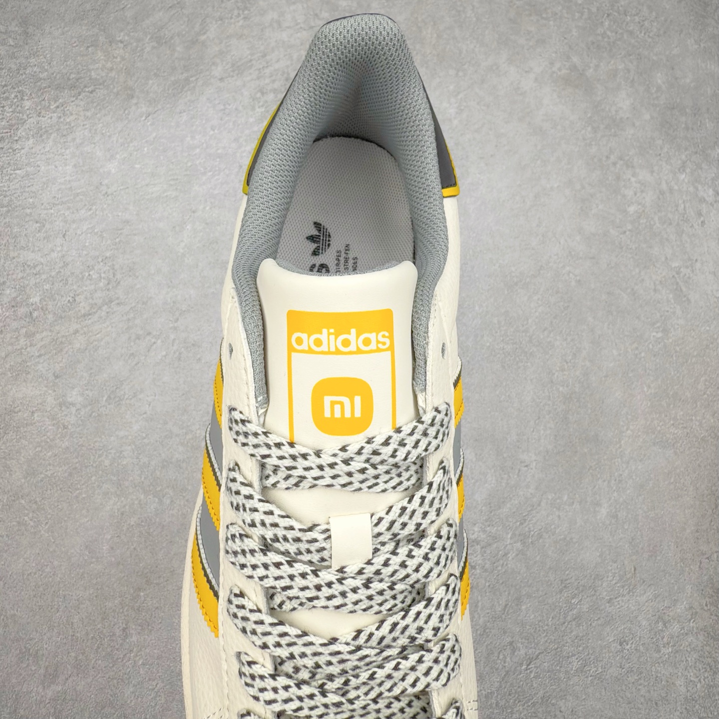 图片[5]-＃C2 AD Originals Superstar 经典复古贝壳头板鞋 JY8916 诞生于1969年 是第一双将全皮面鞋 身与橡胶鞋头结合在一起的低帮篮球鞋 Superstar最开始 是作为高帮篮球鞋Pro Model的低帮版本而出现的 但因为其独特和醒目的橡胶鞋头造型而让大家熟知 被大家形象地称为\\\”shelltoe\\\”贝壳头 在70年代的美国职业篮球场上 接近3/4的NBA球员都将这双Superstar作为场上用鞋 80年代之后 经过不断的改良和发展 Superstar逐渐成为横跨时装、音乐、街头文化、休闲和运动等各大领域的时尚潮鞋 尺码：36 36.5 37 38 38.5 39 40 40.5 41 42 42.5 43 44 44.5 45-选品中心