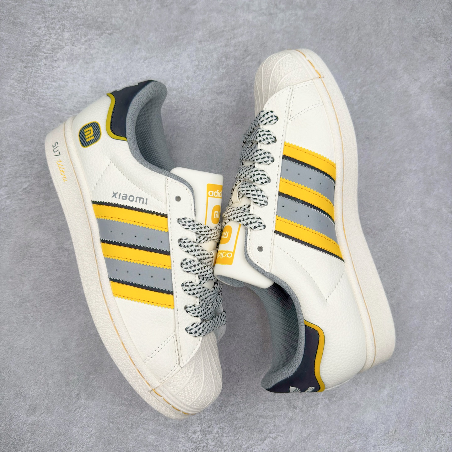 图片[3]-＃C2 AD Originals Superstar 经典复古贝壳头板鞋 JY8916 诞生于1969年 是第一双将全皮面鞋 身与橡胶鞋头结合在一起的低帮篮球鞋 Superstar最开始 是作为高帮篮球鞋Pro Model的低帮版本而出现的 但因为其独特和醒目的橡胶鞋头造型而让大家熟知 被大家形象地称为\\\”shelltoe\\\”贝壳头 在70年代的美国职业篮球场上 接近3/4的NBA球员都将这双Superstar作为场上用鞋 80年代之后 经过不断的改良和发展 Superstar逐渐成为横跨时装、音乐、街头文化、休闲和运动等各大领域的时尚潮鞋 尺码：36 36.5 37 38 38.5 39 40 40.5 41 42 42.5 43 44 44.5 45-选品中心