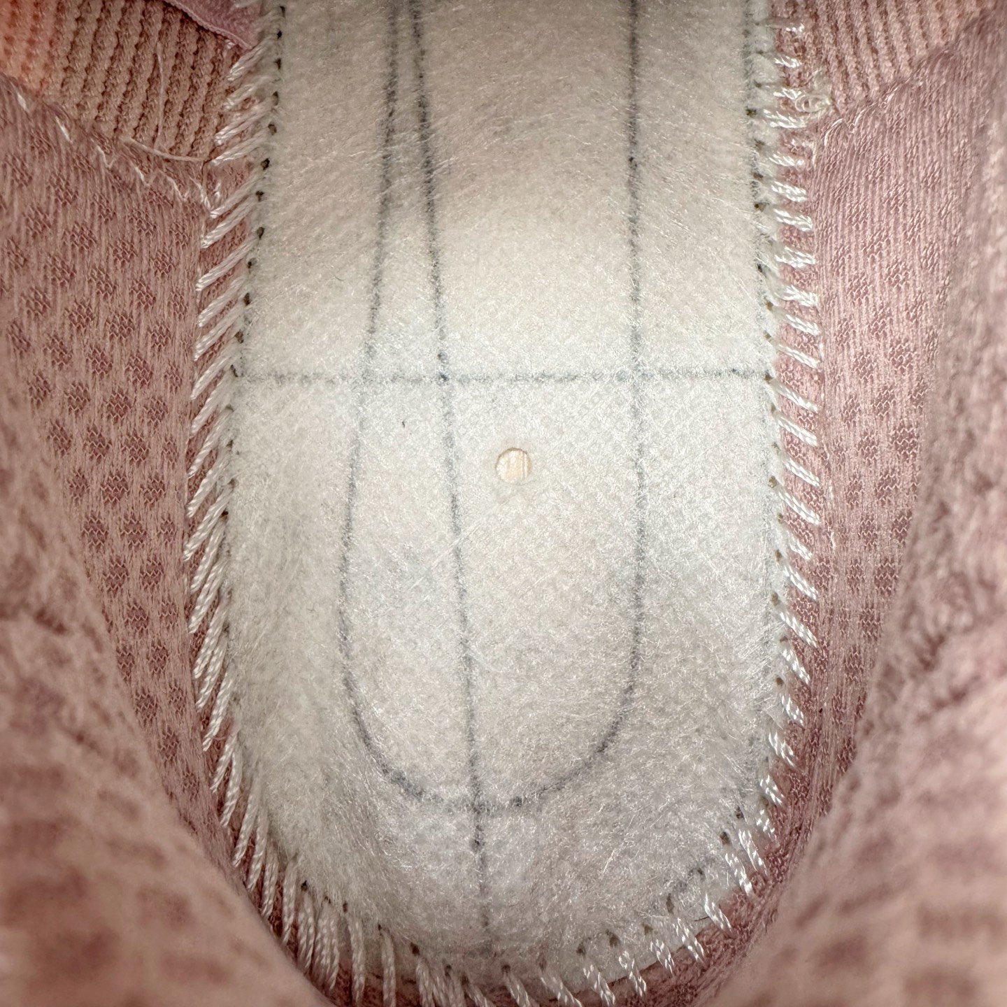 图片[23]-＃HK纯原 HOKA ONE ONE Clifton 克里夫顿9代专业性能减震公路跑步鞋 美国特供批次 轻盈透气的针织网面和纱线的使用让鞋面更挺拔 增强鞋面的强度和支撑性能 搭配柔软的鞋舌 让双脚在舒适包裹中跑的更加畅快 全新泡棉中底 柔软的同时增强回弹性能 为不同跑者提供更平稳流畅的脚感 带来全面的缓冲保护 根据人体工程学设计的延长拉襟 后跟处弹软的海绵填充舒适固定 避免掉跟和摩擦 相比上一代光滑的内衬 Clifton 9的内衬增强了摩擦力 避免双脚在鞋内滑动 尺码：36 36.5 37.5 38 38.5 39 40 40.5 41 42 42.5 43 44 44.5 45-选品中心