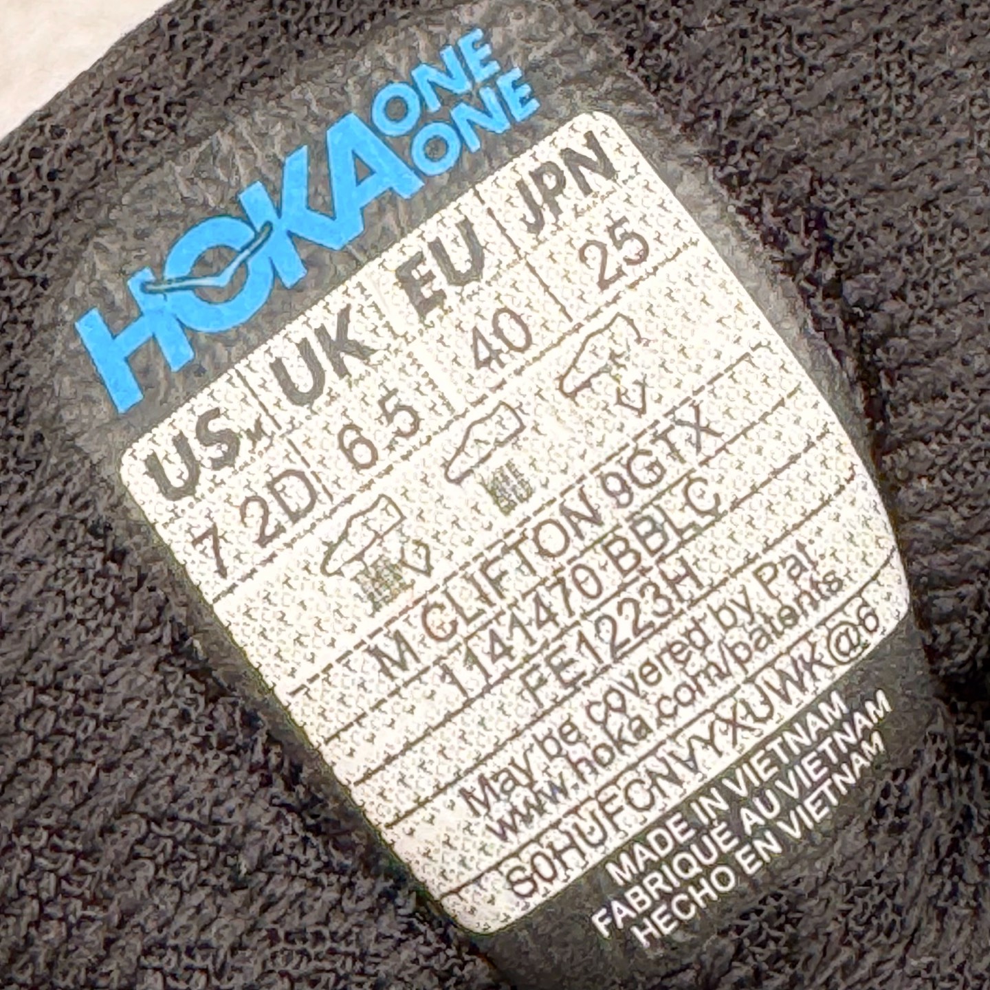 图片[11]-＃HK纯原 HOKA ONE ONE Clifton 克里夫顿9代专业性能减震公路跑步鞋 美国特供批次 轻盈透气的针织网面和纱线的使用让鞋面更挺拔 增强鞋面的强度和支撑性能 搭配柔软的鞋舌 让双脚在舒适包裹中跑的更加畅快 全新泡棉中底 柔软的同时增强回弹性能 为不同跑者提供更平稳流畅的脚感 带来全面的缓冲保护 根据人体工程学设计的延长拉襟 后跟处弹软的海绵填充舒适固定 避免掉跟和摩擦 相比上一代光滑的内衬 Clifton 9的内衬增强了摩擦力 避免双脚在鞋内滑动 尺码：36 36.5 37.5 38 38.5 39 40 40.5 41 42 42.5 43 44 44.5 45-选品中心