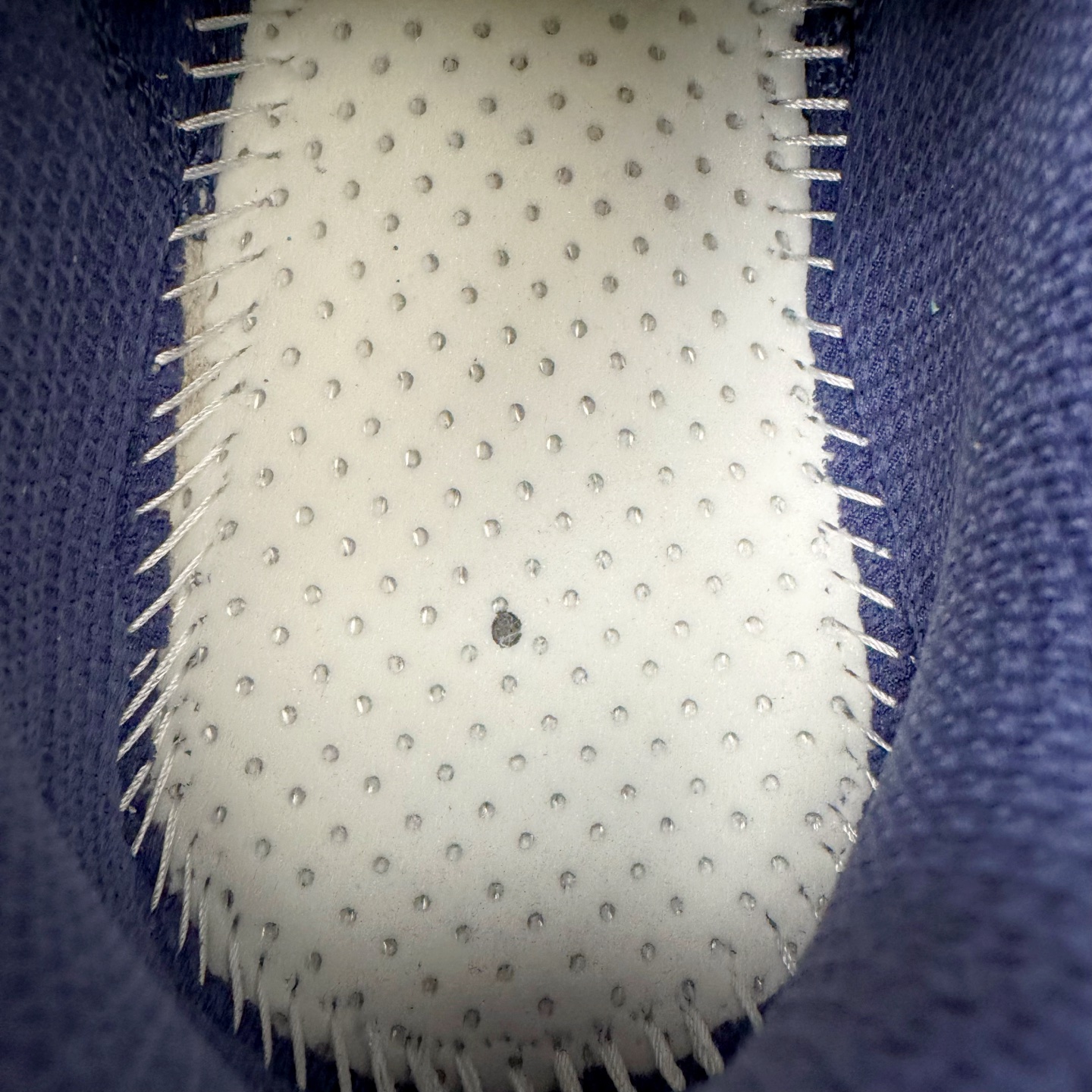 图片[13]-＃VG零售版 Balenciaga Monday 巴黎世家圆头厚底低帮老爹鞋 全套原纸板楦头开发 最原汁原味的灵魂版型 全鞋荧光划线卡点 胶水把控整洁度追求极致完美 每一双都是工艺品 多重QC质检 超越公司货的品控标准 实实在在的免检产品 原盒原配 正确字体电绣 粗细、位置、大小正确 侧边TPU 透气孔匹配意产原版 正确分离大底 TPU软底 原版一致大底LOGO 立体感十足 原厂皮料水洗做旧 采购原厂网纱 偏大一码 尺码：35 36 37 38 39 40 41 42 43 44 45 46-选品中心