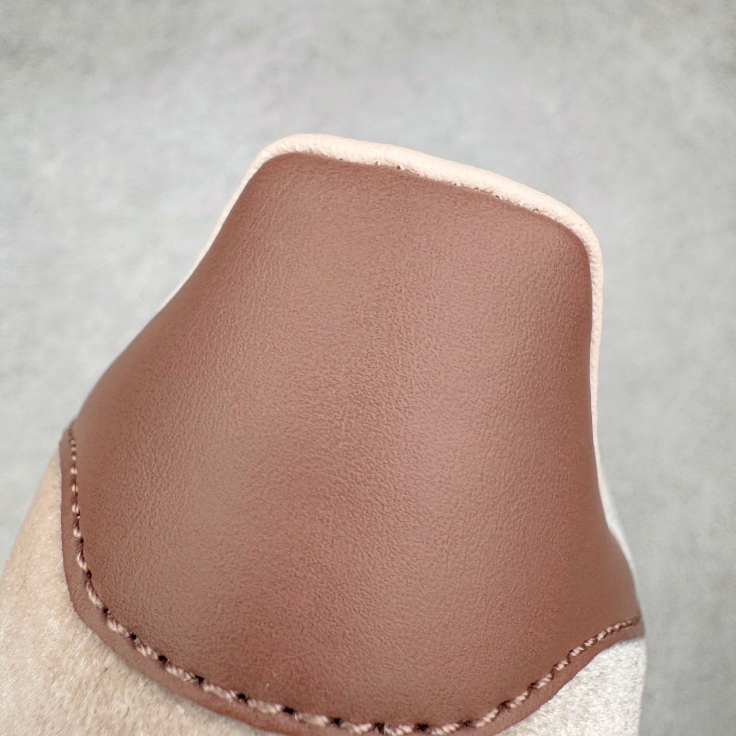 图片[12]-＃HP纯原 AD Original Gazelle Trainers 瞪羚室内鞋系列低帮复古百搭休闲运动德训风板鞋 JR0232 高端零售特供批次 原厂定制长毛翻毛皮组合环保纤维革鞋面材质 内置环保海玻璃鞋垫 外置RB橡胶大底 产品品控稳定性领先行业 原厂全套原楦原纸板冲刀磨具开发 原厂皮料加持 原厂港宝加持定型后跟R度完美 将复古进行到底 简约流畅 三十年不变经典 这款Gazelle运动鞋 无论面料、配色、质感或设计 都只在重现其1991年原款的经典 皮革鞋面 撞色三条纹和鞋跟标的设计 力求呈现90年代的经典复古风潮 Samba火热的同时 也带动了其它的复古鞋型 Gazelle便是其中一只 Gazelle Indoor拥有包边更宽的T字型鞋头 更好的保护运动员的前掌 浓浓的复古氛围感 非常适合现在流行的Cleanfit风格 尺码：35.5 36 36⅔ 37⅓ 38 38⅔ 39⅓ 40 40⅔ 41⅓ 42 42⅔ 43⅓ 44 44⅔ 45-选品中心