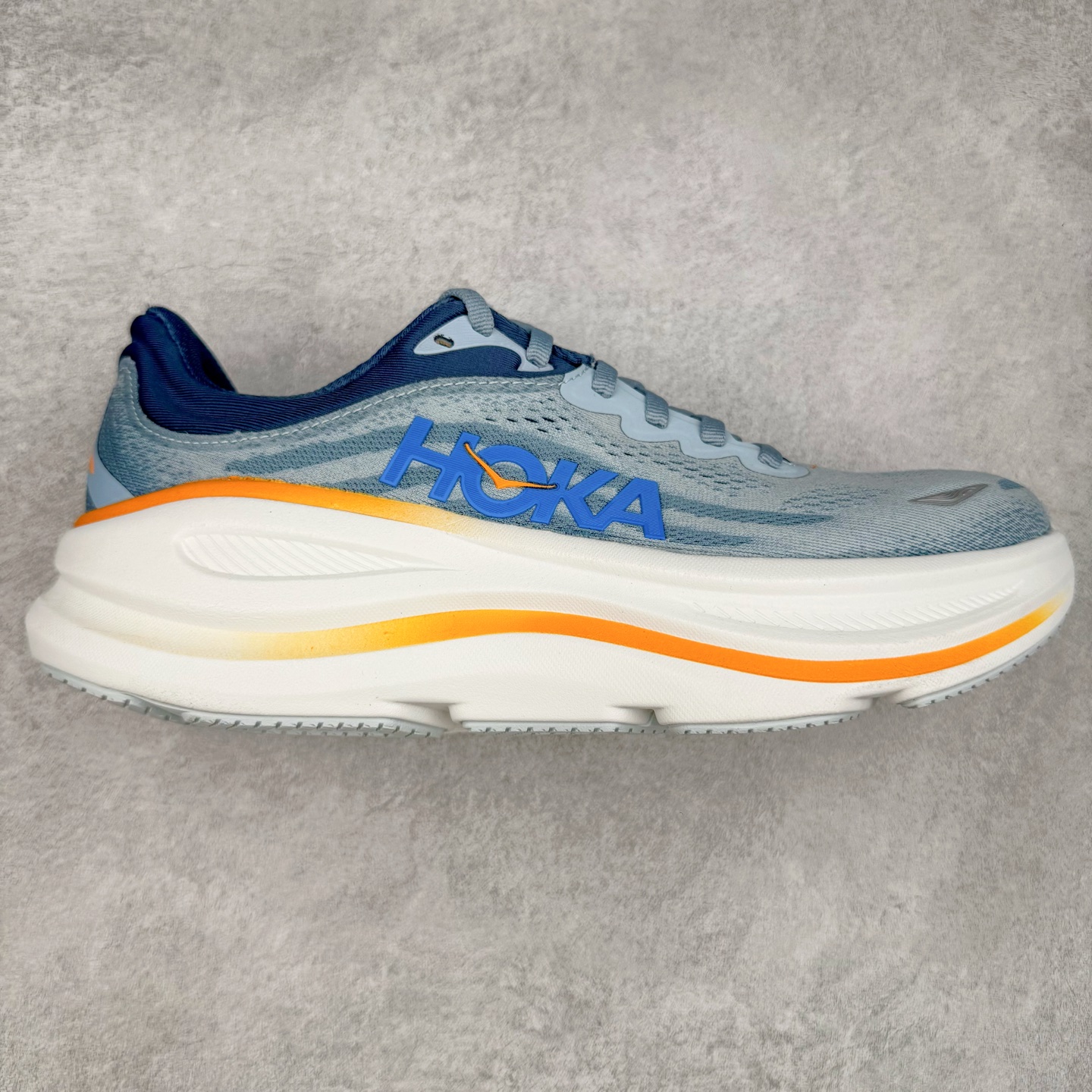 ＃HK纯原 HOKA ONE ONE Clifton 克里夫顿10代专业性能减震公路跑步鞋 轻盈透气的针织网面和纱线的使用让鞋面更挺拔 增强鞋面的强度和支撑性能 搭配柔软的鞋舌 让双脚在舒适包裹中跑的更加畅快 全新泡棉中底 柔软的同时增强回弹性能 为不同跑者提供更平稳流畅的脚感 带来全面的缓冲保护 根据人体工程学设计的延长拉襟 后跟处弹软的海绵填充舒适固定 避免掉跟和摩擦 相比上一代光滑的内衬 Clifton 的内衬增强了摩擦力 避免双脚在鞋内滑动 尺码：36 36.5 37.5 38 38.5 39 40 40.5 41 42 42.5 43 44 44.5 45-选品中心