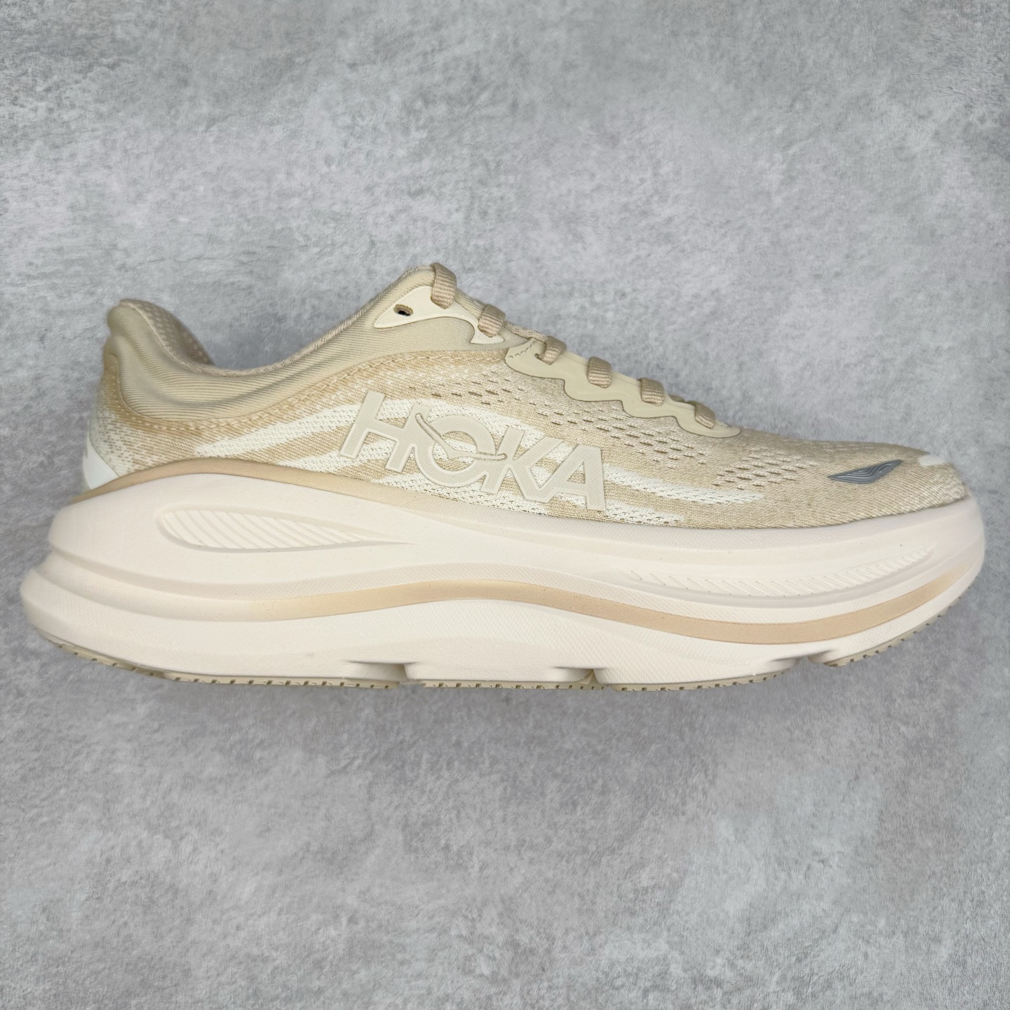 ＃HK纯原 HOKA ONE ONE Clifton 克里夫顿10代专业性能减震公路跑步鞋 轻盈透气的针织网面和纱线的使用让鞋面更挺拔 增强鞋面的强度和支撑性能 搭配柔软的鞋舌 让双脚在舒适包裹中跑的更加畅快 全新泡棉中底 柔软的同时增强回弹性能 为不同跑者提供更平稳流畅的脚感 带来全面的缓冲保护 根据人体工程学设计的延长拉襟 后跟处弹软的海绵填充舒适固定 避免掉跟和摩擦 相比上一代光滑的内衬 Clifton 的内衬增强了摩擦力 避免双脚在鞋内滑动 尺码：36 36.5 37.5 38 38.5 39 40 40.5 41 42 42.5 43 44 44.5 45-选品中心