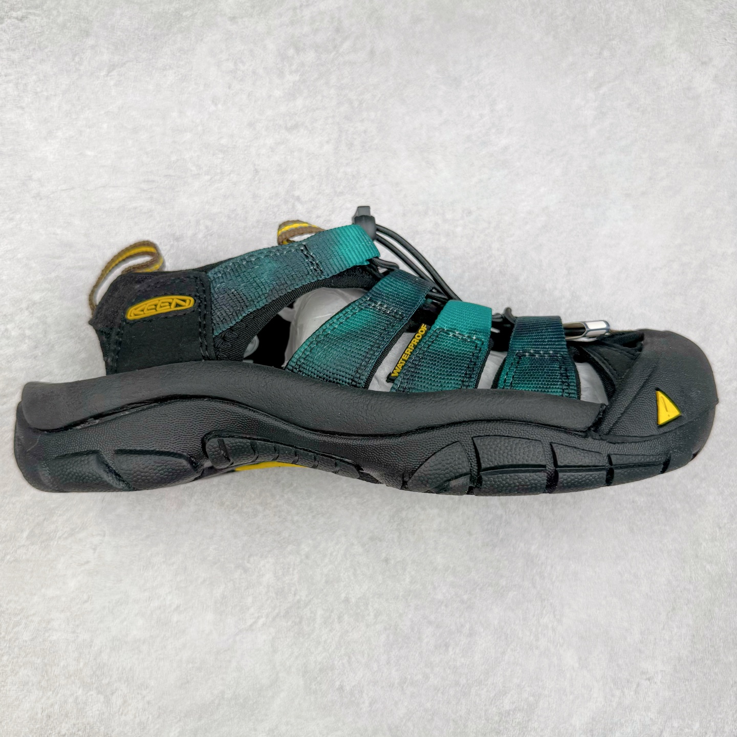 人气户外休闲鞋品牌-科恩Keen Uneek Flat-M 平底编织弹力穿搭溯溪涉水休闲户外凉鞋 #外贸订单出口品质#采用进口机台编制两根尼龙绳组成鞋面(快干衬里原料!!)#原装轻量级EVA中底缓震材质组合防滑橡胶外底部 夏季潮鞋,文青界的凉鞋至尊 都市机能户外品牌 KEEN 向来积极为其旗下大热鞋款 UNEEK 推出联名款，后跟为全封闭设计，快干衬里，HIGH-TRACTION橡胶外底，及轻量级EVA中底，达到轻量缓震的同时减轻重量。尺码：35 36 37 38 40 41 42 43 44 45-选品中心