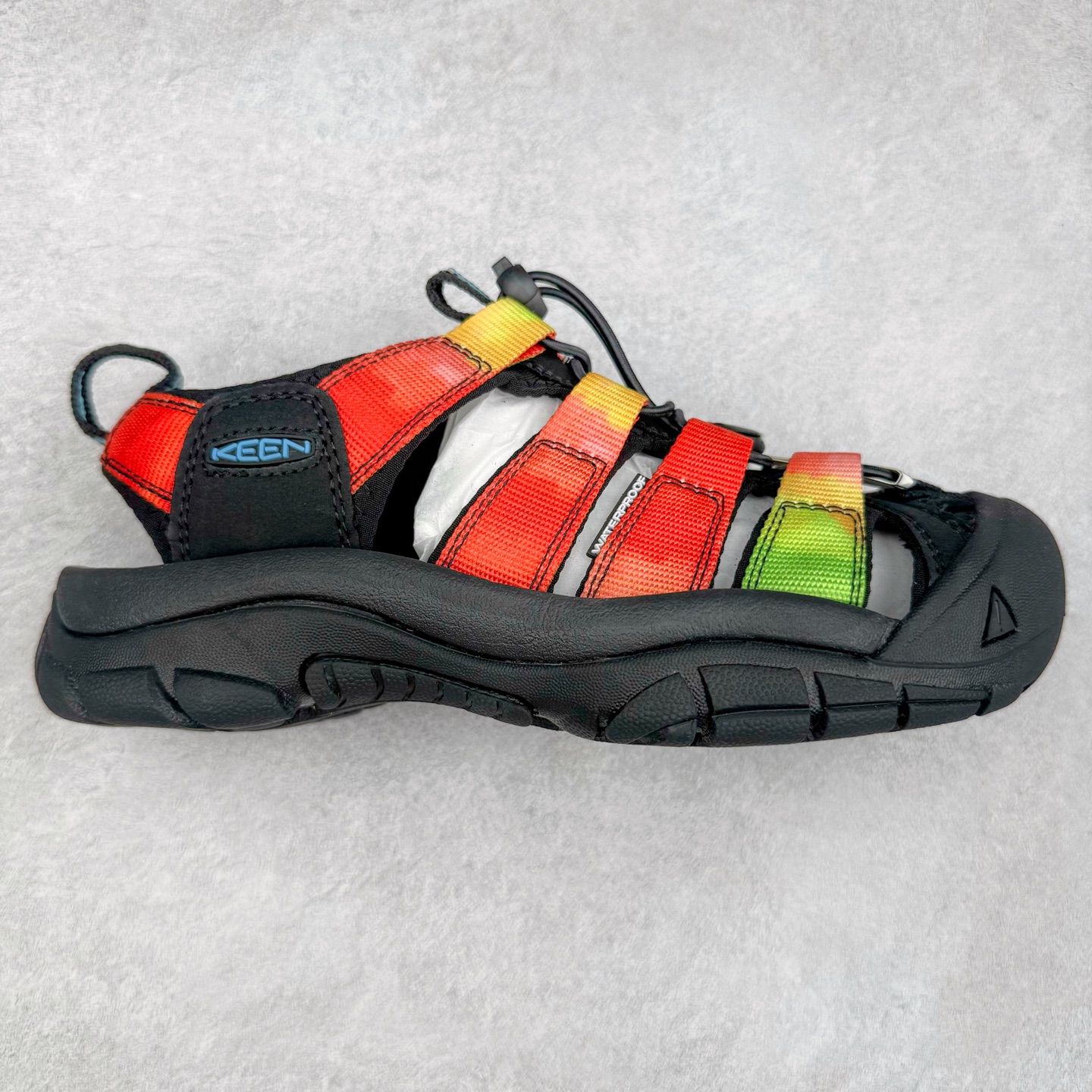 人气户外休闲鞋品牌-科恩Keen Uneek Flat-M 平底编织弹力穿搭溯溪涉水休闲户外凉鞋 #外贸订单出口品质#采用进口机台编制两根尼龙绳组成鞋面(快干衬里原料!!)#原装轻量级EVA中底缓震材质组合防滑橡胶外底部 夏季潮鞋,文青界的凉鞋至尊 都市机能户外品牌 KEEN 向来积极为其旗下大热鞋款 UNEEK 推出联名款，后跟为全封闭设计，快干衬里，HIGH-TRACTION橡胶外底，及轻量级EVA中底，达到轻量缓震的同时减轻重量。尺码：35 36 37 38 40 41 42 43 44 45-选品中心