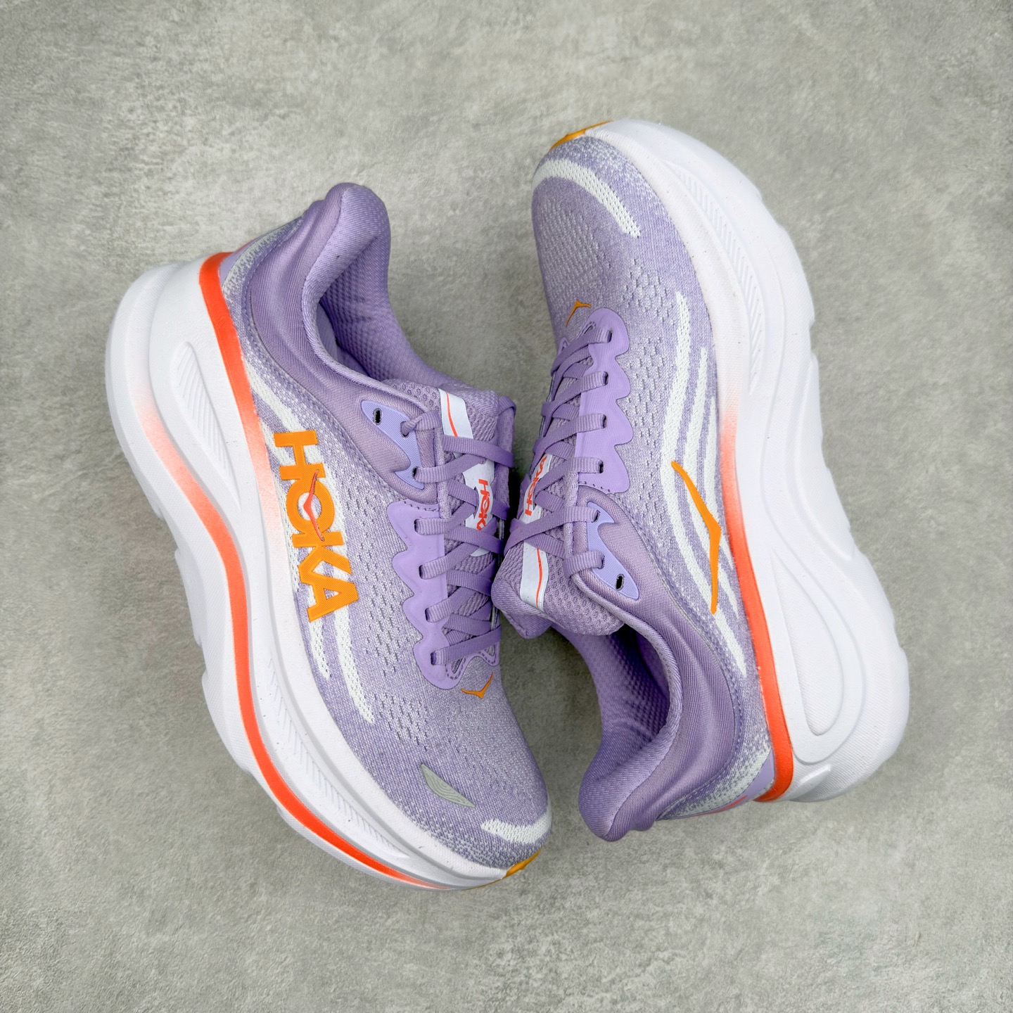 图片[3]-＃HK纯原 HOKA ONE ONE Clifton 克里夫顿10代专业性能减震公路跑步鞋 轻盈透气的针织网面和纱线的使用让鞋面更挺拔 增强鞋面的强度和支撑性能 搭配柔软的鞋舌 让双脚在舒适包裹中跑的更加畅快 全新泡棉中底 柔软的同时增强回弹性能 为不同跑者提供更平稳流畅的脚感 带来全面的缓冲保护 根据人体工程学设计的延长拉襟 后跟处弹软的海绵填充舒适固定 避免掉跟和摩擦 相比上一代光滑的内衬 Clifton 的内衬增强了摩擦力 避免双脚在鞋内滑动 尺码：36 36.5 37.5 38 38.5 39 40 40.5 41 42 42.5 43 44 44.5 45-选品中心