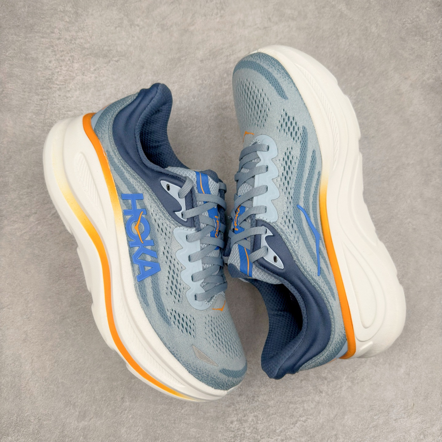 图片[3]-＃HK纯原 HOKA ONE ONE Clifton 克里夫顿10代专业性能减震公路跑步鞋 轻盈透气的针织网面和纱线的使用让鞋面更挺拔 增强鞋面的强度和支撑性能 搭配柔软的鞋舌 让双脚在舒适包裹中跑的更加畅快 全新泡棉中底 柔软的同时增强回弹性能 为不同跑者提供更平稳流畅的脚感 带来全面的缓冲保护 根据人体工程学设计的延长拉襟 后跟处弹软的海绵填充舒适固定 避免掉跟和摩擦 相比上一代光滑的内衬 Clifton 的内衬增强了摩擦力 避免双脚在鞋内滑动 尺码：36 36.5 37.5 38 38.5 39 40 40.5 41 42 42.5 43 44 44.5 45-选品中心