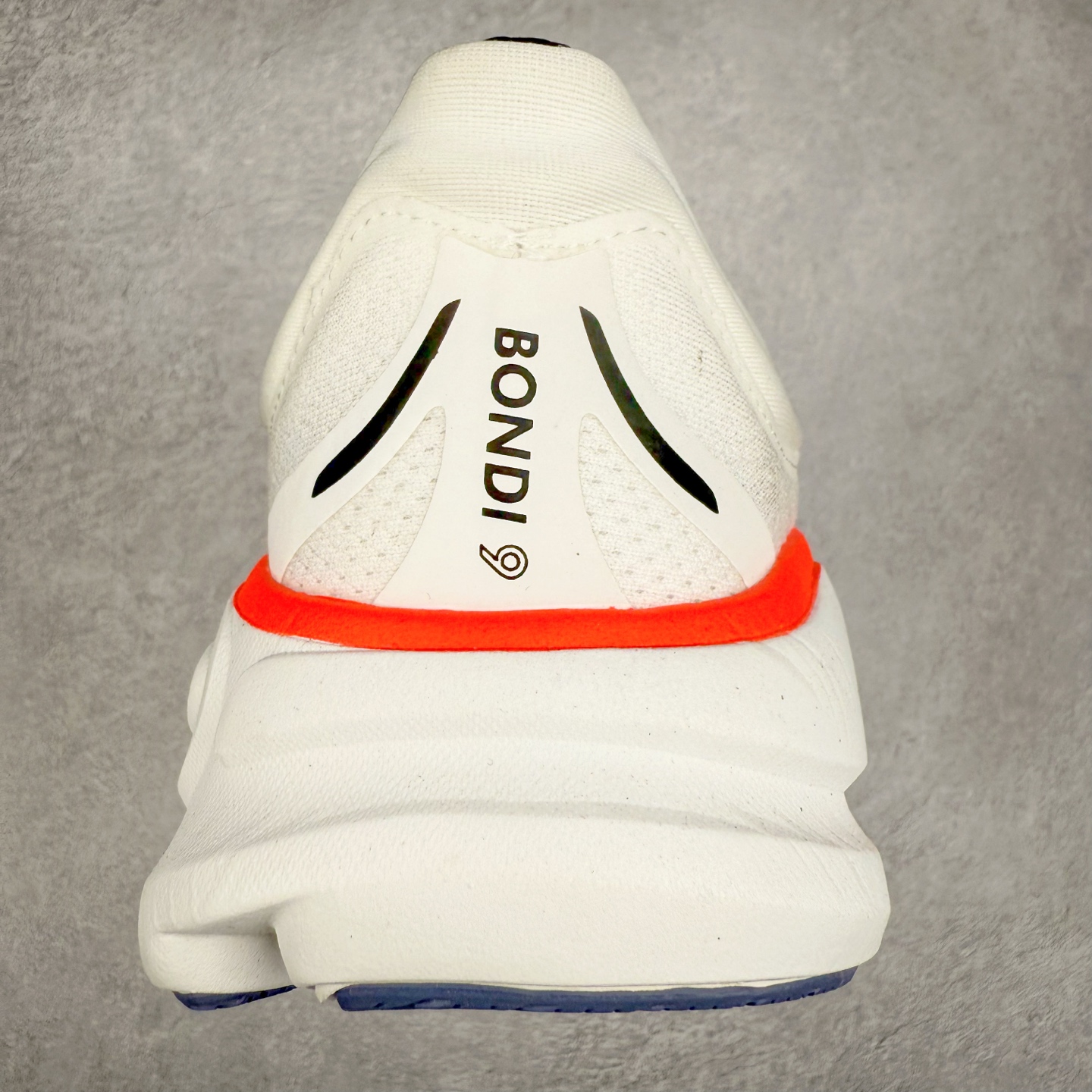 图片[8]-＃HK纯原 HOKA ONE ONE Clifton 克里夫顿10代专业性能减震公路跑步鞋 轻盈透气的针织网面和纱线的使用让鞋面更挺拔 增强鞋面的强度和支撑性能 搭配柔软的鞋舌 让双脚在舒适包裹中跑的更加畅快 全新泡棉中底 柔软的同时增强回弹性能 为不同跑者提供更平稳流畅的脚感 带来全面的缓冲保护 根据人体工程学设计的延长拉襟 后跟处弹软的海绵填充舒适固定 避免掉跟和摩擦 相比上一代光滑的内衬 Clifton 的内衬增强了摩擦力 避免双脚在鞋内滑动 尺码：36 36.5 37.5 38 38.5 39 40 40.5 41 42 42.5 43 44 44.5 45-选品中心