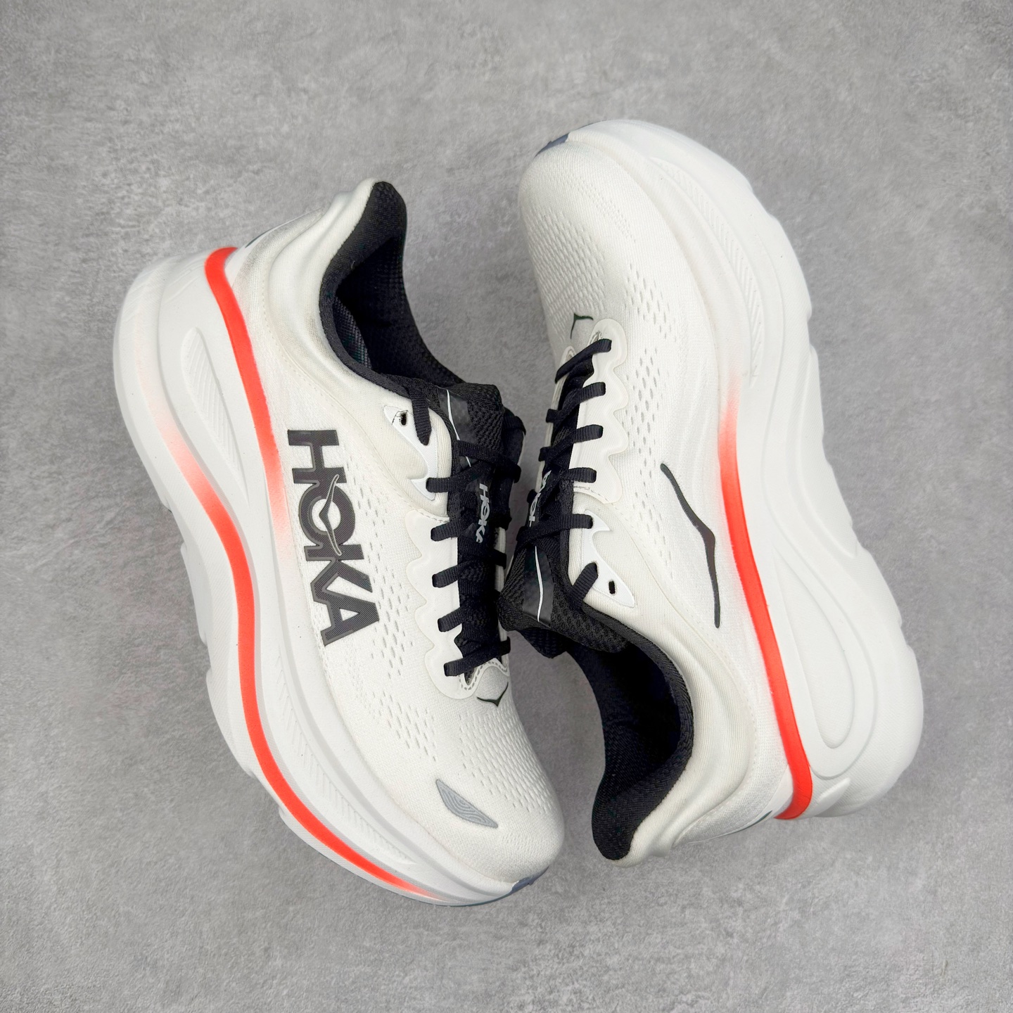 图片[3]-＃HK纯原 HOKA ONE ONE Clifton 克里夫顿10代专业性能减震公路跑步鞋 轻盈透气的针织网面和纱线的使用让鞋面更挺拔 增强鞋面的强度和支撑性能 搭配柔软的鞋舌 让双脚在舒适包裹中跑的更加畅快 全新泡棉中底 柔软的同时增强回弹性能 为不同跑者提供更平稳流畅的脚感 带来全面的缓冲保护 根据人体工程学设计的延长拉襟 后跟处弹软的海绵填充舒适固定 避免掉跟和摩擦 相比上一代光滑的内衬 Clifton 的内衬增强了摩擦力 避免双脚在鞋内滑动 尺码：36 36.5 37.5 38 38.5 39 40 40.5 41 42 42.5 43 44 44.5 45-选品中心