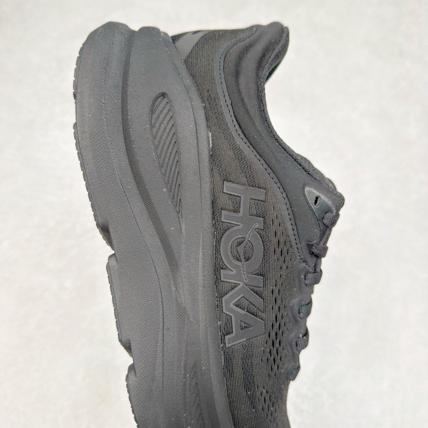 图片[6]-＃HK纯原 HOKA ONE ONE Clifton 克里夫顿10代专业性能减震公路跑步鞋 轻盈透气的针织网面和纱线的使用让鞋面更挺拔 增强鞋面的强度和支撑性能 搭配柔软的鞋舌 让双脚在舒适包裹中跑的更加畅快 全新泡棉中底 柔软的同时增强回弹性能 为不同跑者提供更平稳流畅的脚感 带来全面的缓冲保护 根据人体工程学设计的延长拉襟 后跟处弹软的海绵填充舒适固定 避免掉跟和摩擦 相比上一代光滑的内衬 Clifton 的内衬增强了摩擦力 避免双脚在鞋内滑动 尺码：36 36.5 37.5 38 38.5 39 40 40.5 41 42 42.5 43 44 44.5 45-选品中心