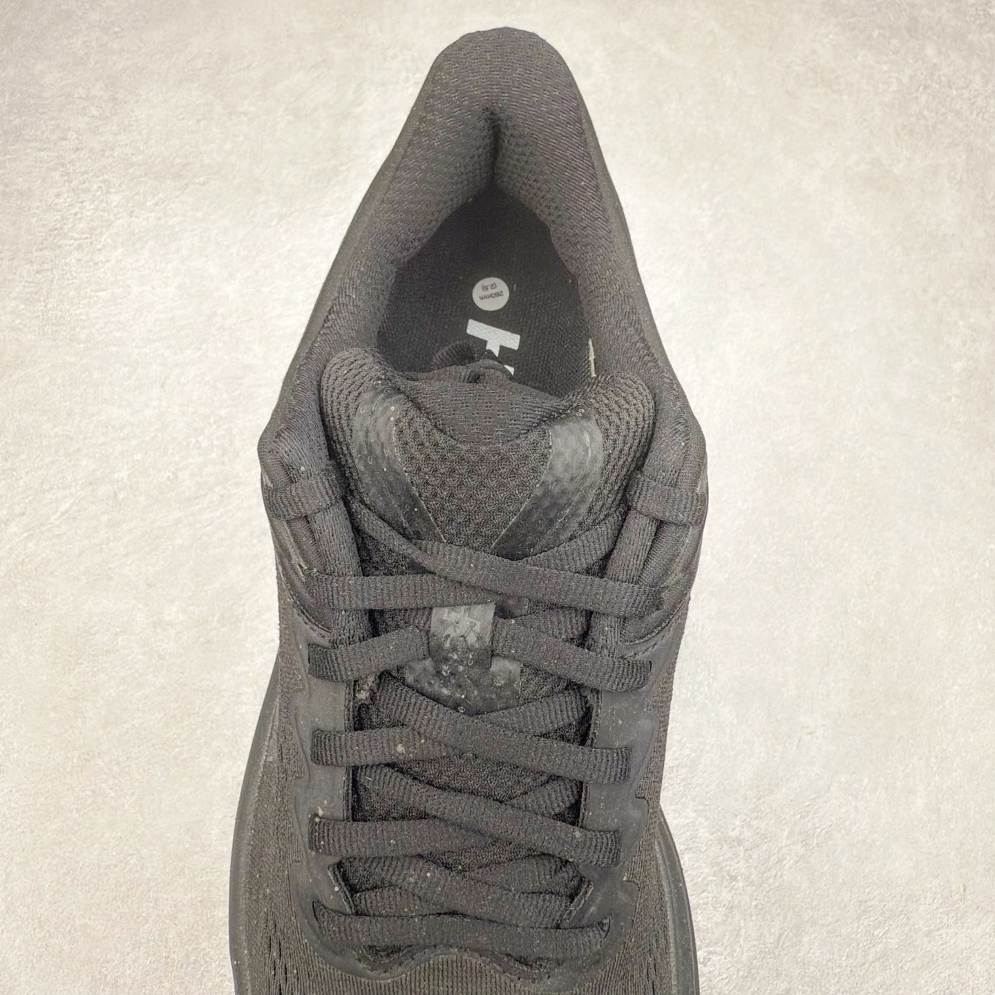 图片[5]-＃HK纯原 HOKA ONE ONE Clifton 克里夫顿10代专业性能减震公路跑步鞋 轻盈透气的针织网面和纱线的使用让鞋面更挺拔 增强鞋面的强度和支撑性能 搭配柔软的鞋舌 让双脚在舒适包裹中跑的更加畅快 全新泡棉中底 柔软的同时增强回弹性能 为不同跑者提供更平稳流畅的脚感 带来全面的缓冲保护 根据人体工程学设计的延长拉襟 后跟处弹软的海绵填充舒适固定 避免掉跟和摩擦 相比上一代光滑的内衬 Clifton 的内衬增强了摩擦力 避免双脚在鞋内滑动 尺码：36 36.5 37.5 38 38.5 39 40 40.5 41 42 42.5 43 44 44.5 45-选品中心