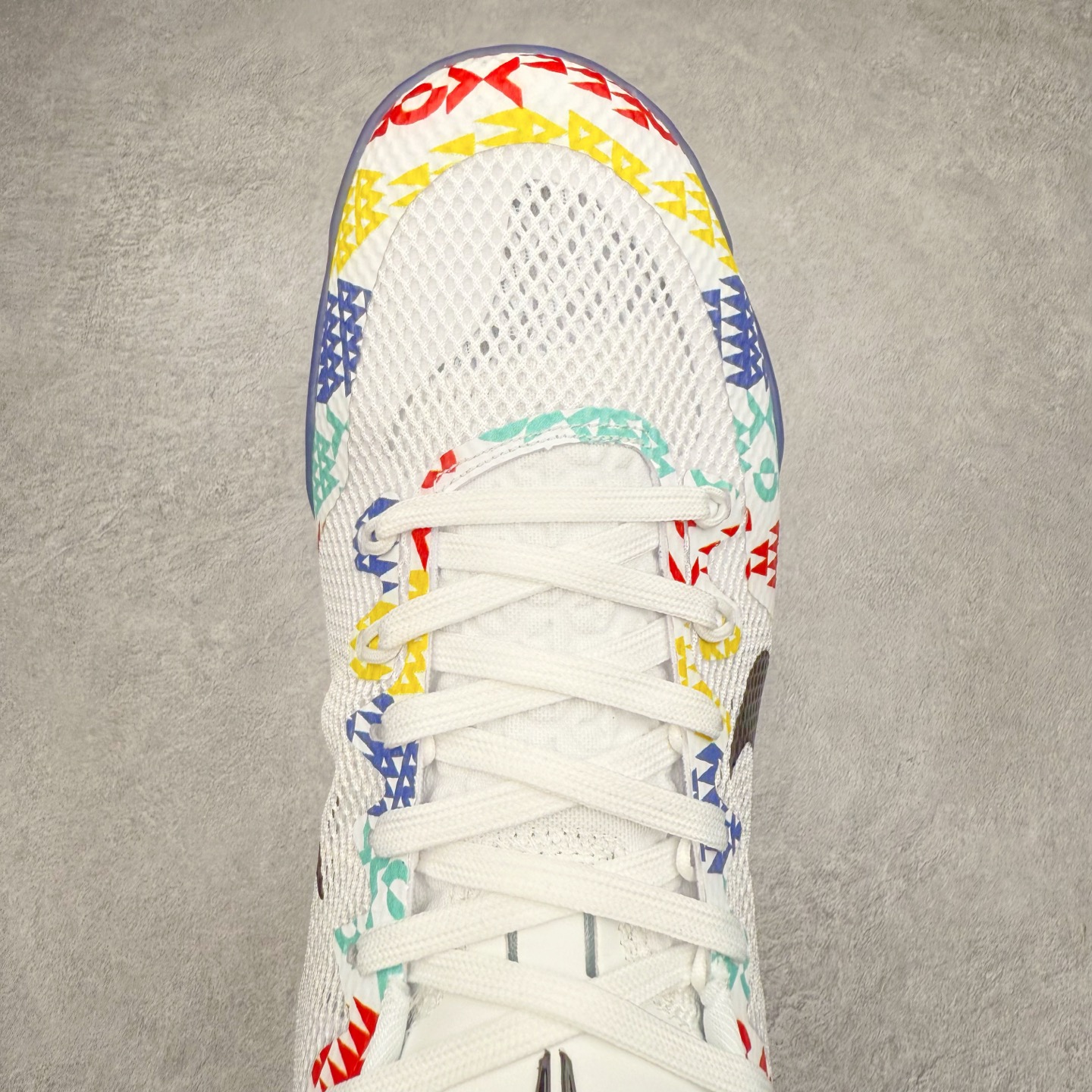 图片[4]-NK Kobe 11 Elite Low 科比11代实战篮球鞋 836183-100 科比退役前的最后一双签名鞋意义重大 Eric Avar这次采用了低帮的鞋身设计 并使用加强版的Flyknit编织面料作为鞋面 更加坚韧牢固 提供更好的保护 中底依日采用了混合缓震的设计 前掌的Lunarlon搭配后掌Zoom Air气垫 确保缓震性能的强劲 尺码：39 40 40.5 41 42 42.5 43 44 44.5 45 46 47.5 48.5-选品中心