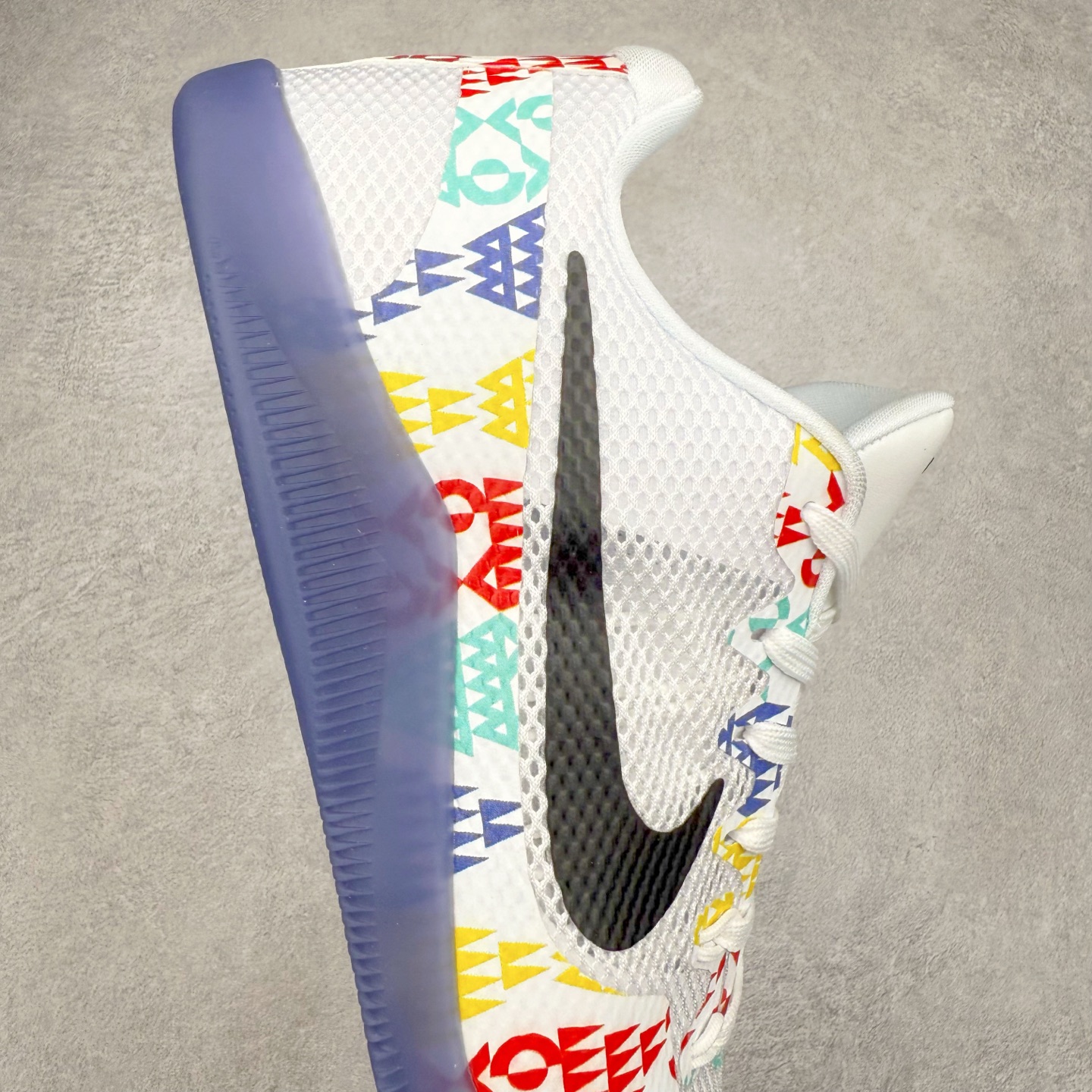 图片[6]-NK Kobe 11 Elite Low 科比11代实战篮球鞋 836183-100 科比退役前的最后一双签名鞋意义重大 Eric Avar这次采用了低帮的鞋身设计 并使用加强版的Flyknit编织面料作为鞋面 更加坚韧牢固 提供更好的保护 中底依日采用了混合缓震的设计 前掌的Lunarlon搭配后掌Zoom Air气垫 确保缓震性能的强劲 尺码：39 40 40.5 41 42 42.5 43 44 44.5 45 46 47.5 48.5-选品中心