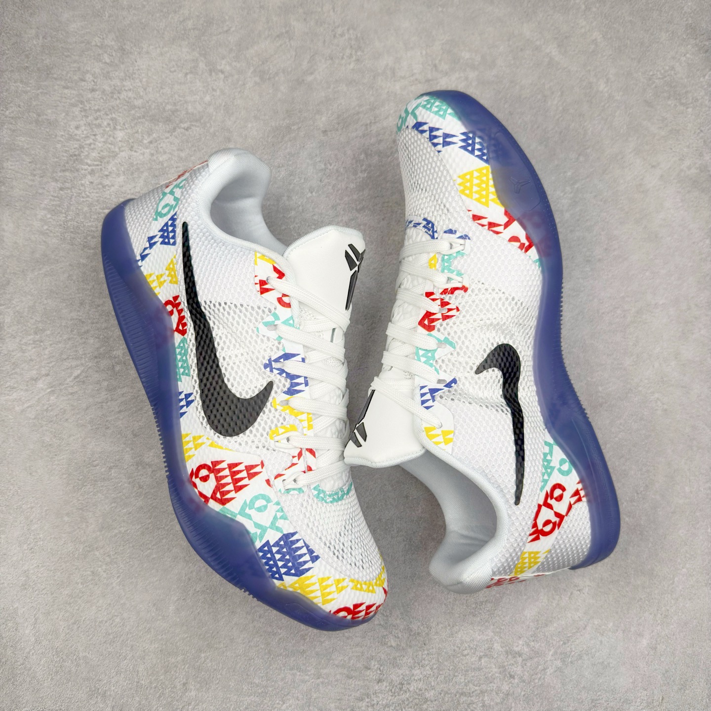 图片[3]-NK Kobe 11 Elite Low 科比11代实战篮球鞋 836183-100 科比退役前的最后一双签名鞋意义重大 Eric Avar这次采用了低帮的鞋身设计 并使用加强版的Flyknit编织面料作为鞋面 更加坚韧牢固 提供更好的保护 中底依日采用了混合缓震的设计 前掌的Lunarlon搭配后掌Zoom Air气垫 确保缓震性能的强劲 尺码：39 40 40.5 41 42 42.5 43 44 44.5 45 46 47.5 48.5-选品中心