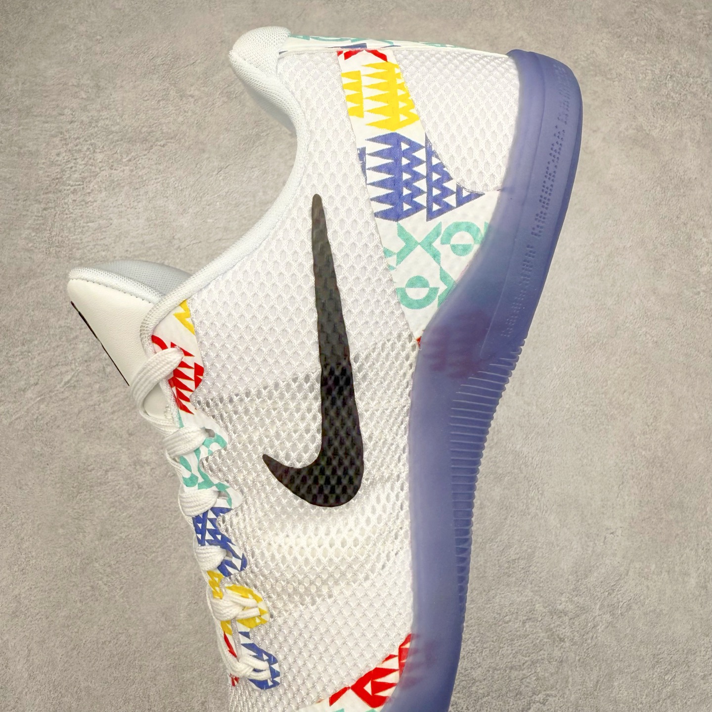 图片[7]-NK Kobe 11 Elite Low 科比11代实战篮球鞋 836183-100 科比退役前的最后一双签名鞋意义重大 Eric Avar这次采用了低帮的鞋身设计 并使用加强版的Flyknit编织面料作为鞋面 更加坚韧牢固 提供更好的保护 中底依日采用了混合缓震的设计 前掌的Lunarlon搭配后掌Zoom Air气垫 确保缓震性能的强劲 尺码：39 40 40.5 41 42 42.5 43 44 44.5 45 46 47.5 48.5-选品中心