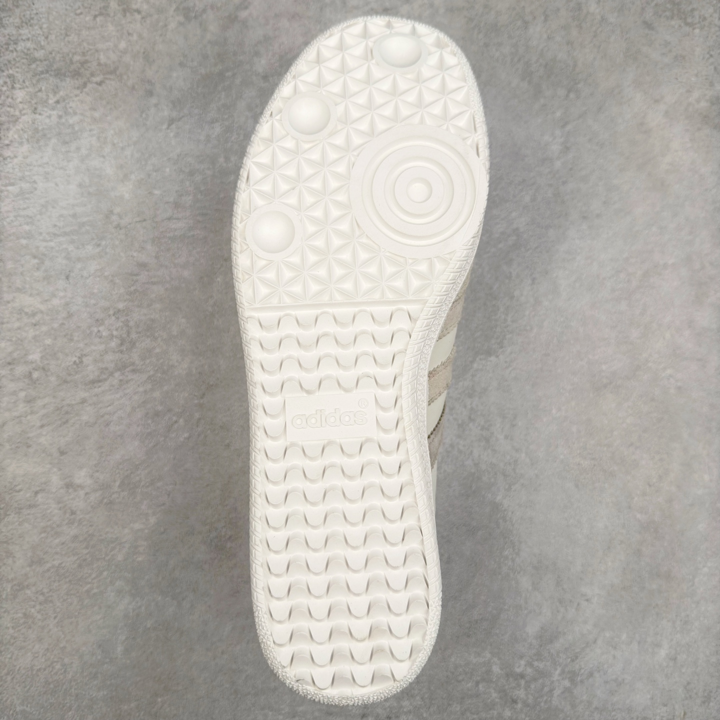 图片[9]-＃纯原盲盒福利 AD Original Samba OG 桑巴复古经典轻便板鞋 白菜价亏本清仓套现转新款 机不可失 好好把握 随机一双 只选尺码 商品款式均为上架顶级款式 单品零售价格2×× 保证稳赚不赔 无通货 无烂货 会有轻微瑕疵的情况 友情提醒 买到是亏还是赚 每个人定义不同福袋闷包理论上和赌博心理相同玩的就是惊喜 玩的就是心跳活动商品无严重质量问题不退换‼️尺码：35 36 36.5 37 38 38.5 39 40 40.5 41 42 42.5 43 44 44.5 45-选品中心