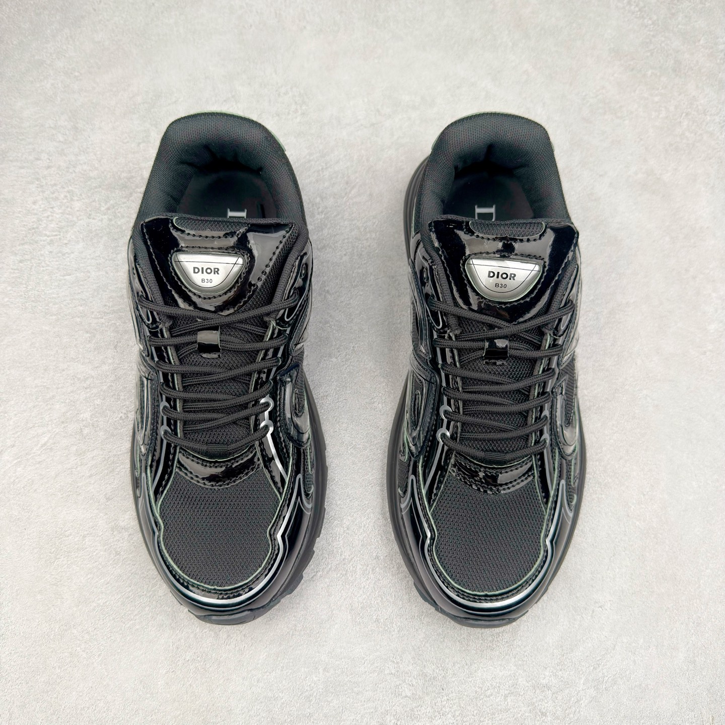 图片[2]-＃福利特价 Dior B30 迪奥网眼织物低帮运动休闲鞋 该款系列采用黑网色眼织物白和色科技料面精心制 作饰以反光“CD30”图形标志 外格轻盈的刻雕效果橡胶鞋搭底配标志性点的缀提升格调 内弹部力细节塑造想理的舒适穿着体验可与各休式闲造型配搭 彰显尚时现代的运风动范 尺码：36 37 35 39 40 41 42 43 44 45-选品中心