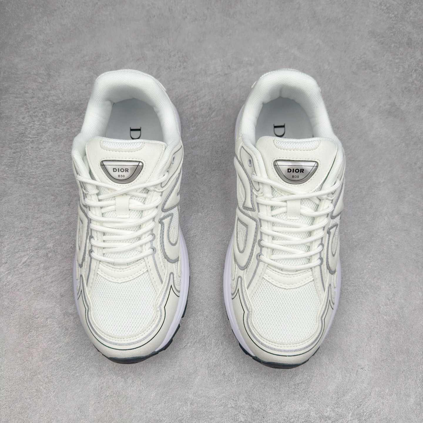 图片[2]-＃福利特价 Dior B30 迪奥网眼织物低帮运动休闲鞋 该款系列采用黑网色眼织物白和色科技料面精心制 作饰以反光“CD30”图形标志 外格轻盈的刻雕效果橡胶鞋搭底配标志性点的缀提升格调 内弹部力细节塑造想理的舒适穿着体验可与各休式闲造型配搭 彰显尚时现代的运风动范 尺码：36 37 35 39 40 41 42 43 44 45-选品中心