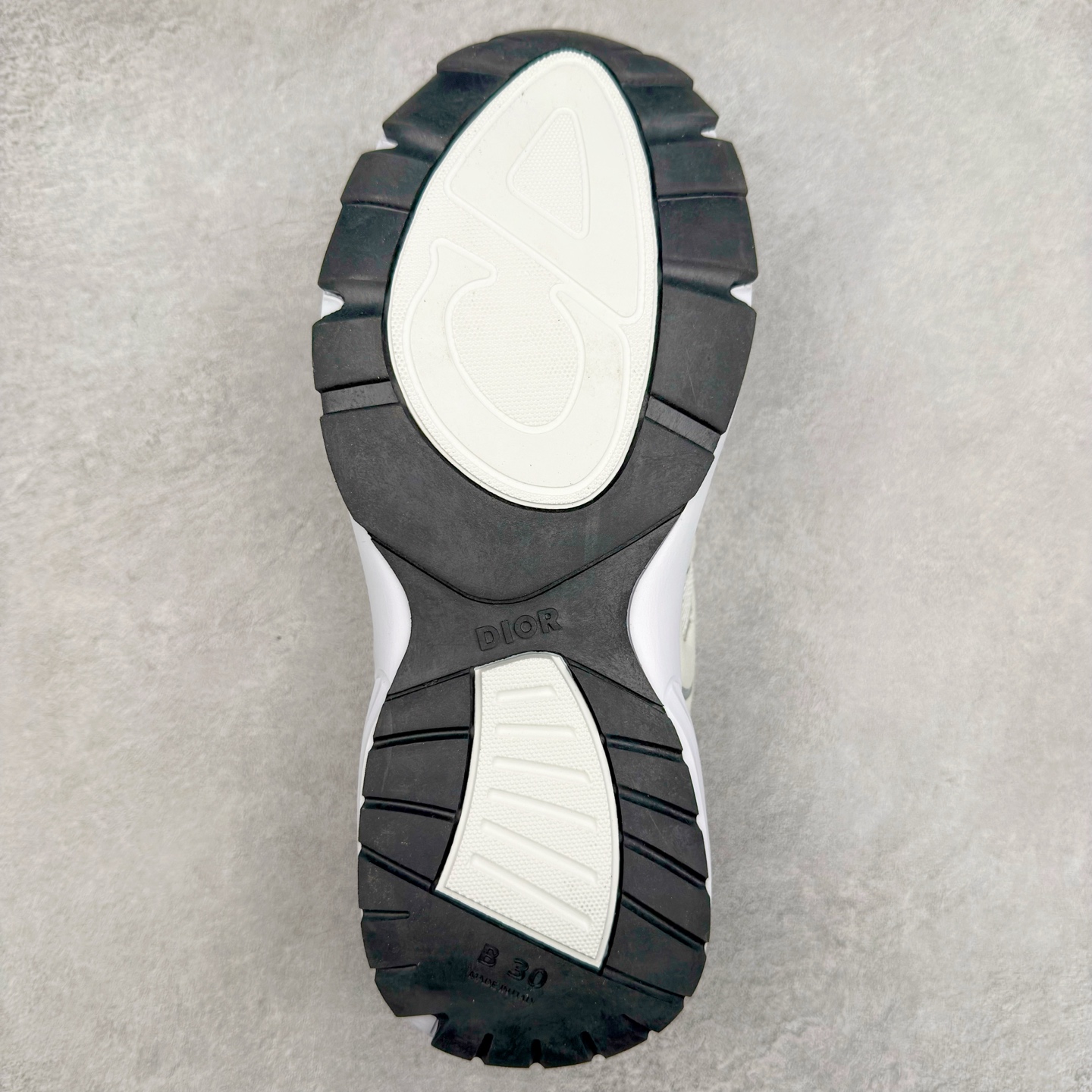 图片[9]-＃福利特价 Dior B30 迪奥网眼织物低帮运动休闲鞋 该款系列采用黑网色眼织物白和色科技料面精心制 作饰以反光“CD30”图形标志 外格轻盈的刻雕效果橡胶鞋搭底配标志性点的缀提升格调 内弹部力细节塑造想理的舒适穿着体验可与各休式闲造型配搭 彰显尚时现代的运风动范 尺码：36 37 35 39 40 41 42 43 44 45-选品中心