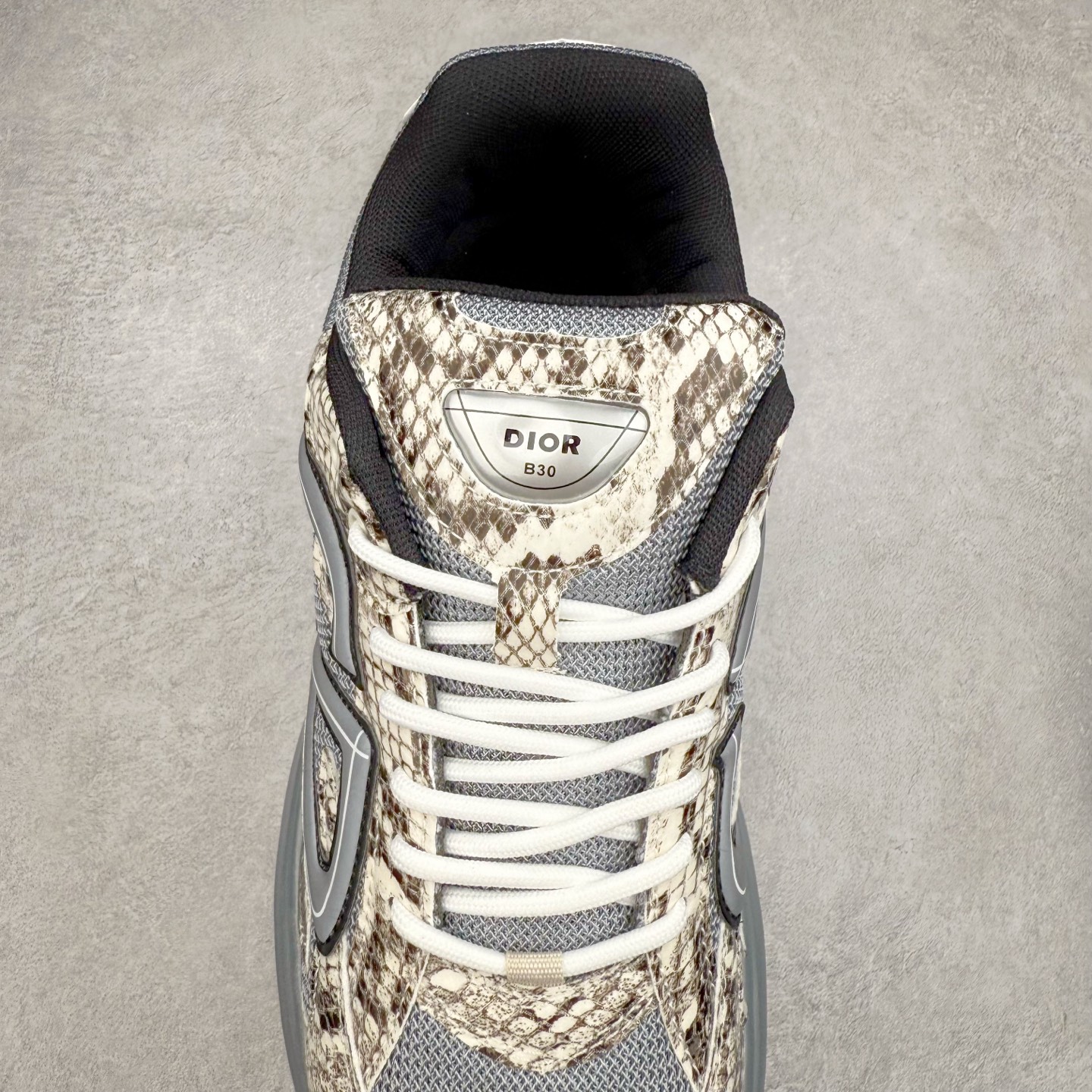 图片[5]-＃福利特价 Dior B30 迪奥网眼织物低帮运动休闲鞋 该款系列采用黑网色眼织物白和色科技料面精心制 作饰以反光“CD30”图形标志 外格轻盈的刻雕效果橡胶鞋搭底配标志性点的缀提升格调 内弹部力细节塑造想理的舒适穿着体验可与各休式闲造型配搭 彰显尚时现代的运风动范 尺码：36 37 35 39 40 41 42 43 44 45-选品中心