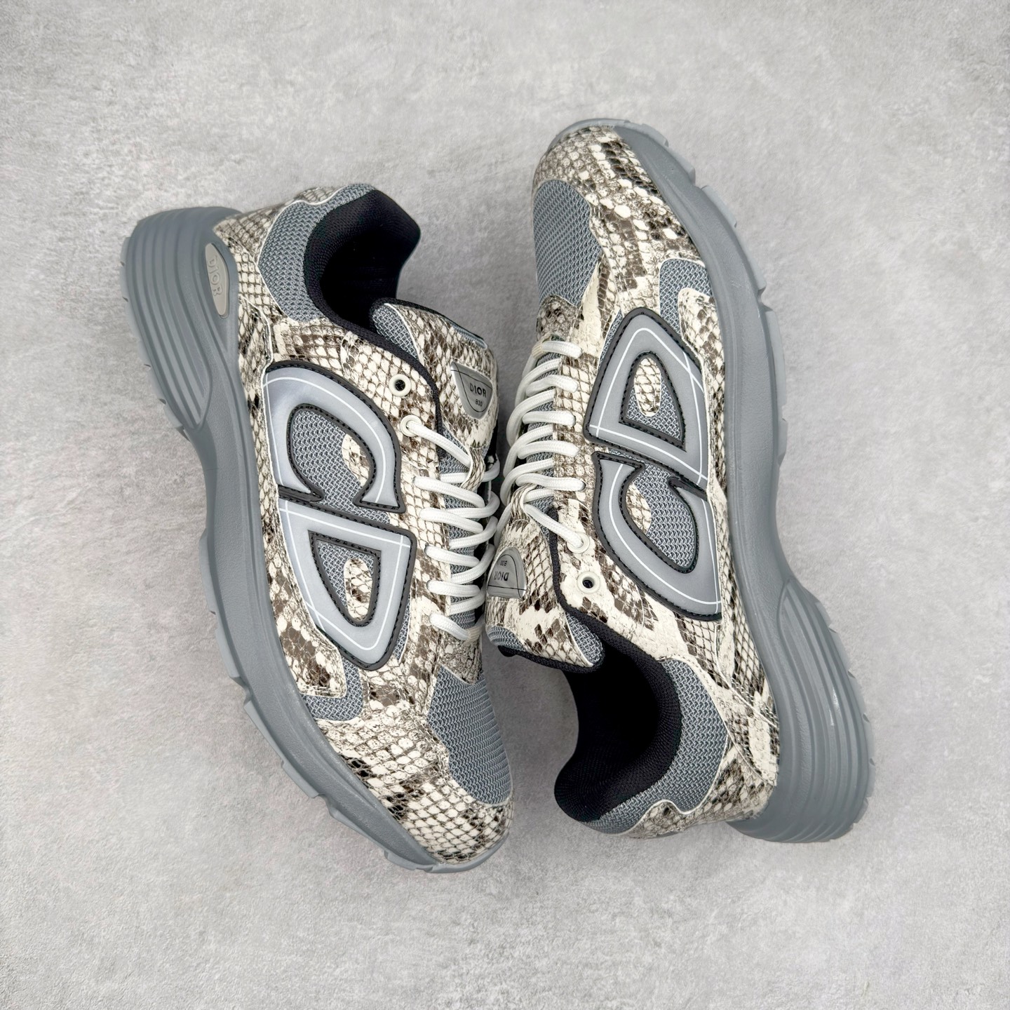 图片[3]-＃福利特价 Dior B30 迪奥网眼织物低帮运动休闲鞋 该款系列采用黑网色眼织物白和色科技料面精心制 作饰以反光“CD30”图形标志 外格轻盈的刻雕效果橡胶鞋搭底配标志性点的缀提升格调 内弹部力细节塑造想理的舒适穿着体验可与各休式闲造型配搭 彰显尚时现代的运风动范 尺码：36 37 35 39 40 41 42 43 44 45-选品中心