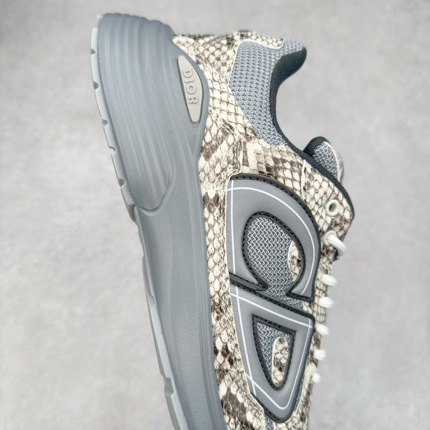 图片[6]-＃福利特价 Dior B30 迪奥网眼织物低帮运动休闲鞋 该款系列采用黑网色眼织物白和色科技料面精心制 作饰以反光“CD30”图形标志 外格轻盈的刻雕效果橡胶鞋搭底配标志性点的缀提升格调 内弹部力细节塑造想理的舒适穿着体验可与各休式闲造型配搭 彰显尚时现代的运风动范 尺码：36 37 35 39 40 41 42 43 44 45-选品中心