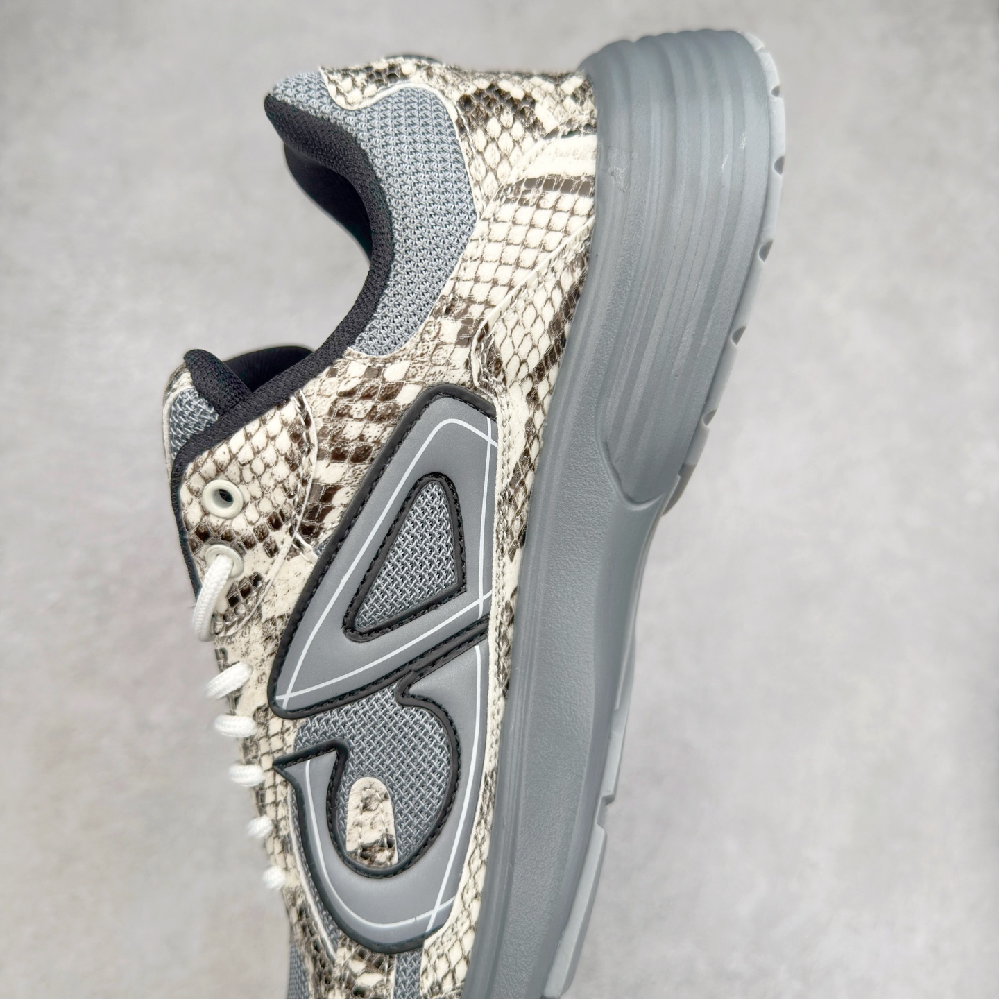 图片[7]-＃福利特价 Dior B30 迪奥网眼织物低帮运动休闲鞋 该款系列采用黑网色眼织物白和色科技料面精心制 作饰以反光“CD30”图形标志 外格轻盈的刻雕效果橡胶鞋搭底配标志性点的缀提升格调 内弹部力细节塑造想理的舒适穿着体验可与各休式闲造型配搭 彰显尚时现代的运风动范 尺码：36 37 35 39 40 41 42 43 44 45-选品中心