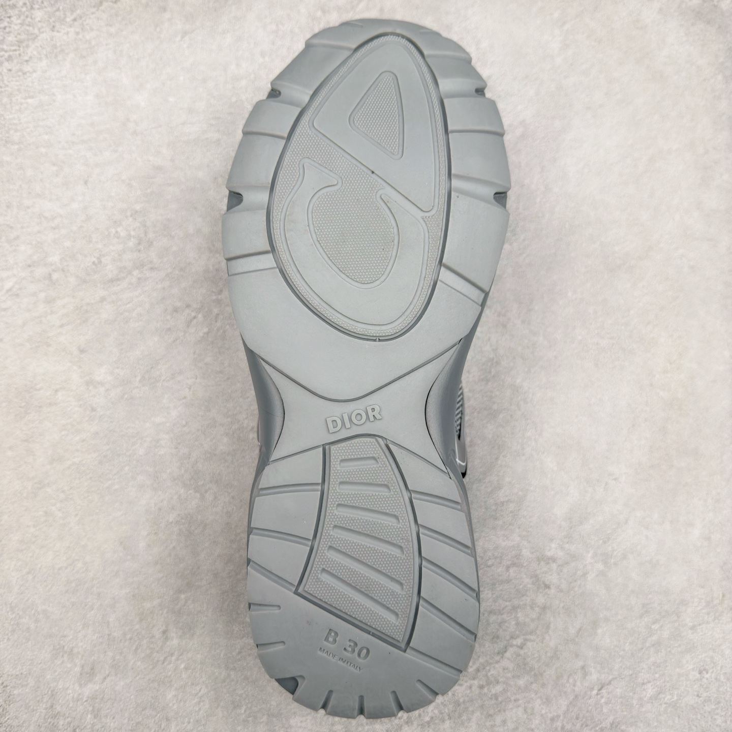 图片[9]-＃福利特价 Dior B30 迪奥网眼织物低帮运动休闲鞋 该款系列采用黑网色眼织物白和色科技料面精心制 作饰以反光“CD30”图形标志 外格轻盈的刻雕效果橡胶鞋搭底配标志性点的缀提升格调 内弹部力细节塑造想理的舒适穿着体验可与各休式闲造型配搭 彰显尚时现代的运风动范 尺码：36 37 35 39 40 41 42 43 44 45-选品中心