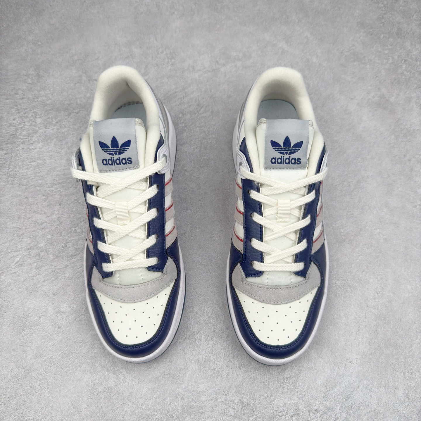 图片[2]-AD Forum 84 Low OG 低帮百搭潮流休闲运动板鞋 JP9967 以复古篮球鞋的外形为基础 采用皮革拼接 简约百搭 更加贴合舒适 中底内侧网格造型起到点睛之笔 外底橡胶 更显复古 尺码：36 36.5 37.5 38 38.5 39 40 40.5 41 42 42.5 43 44 44.5 45-选品中心