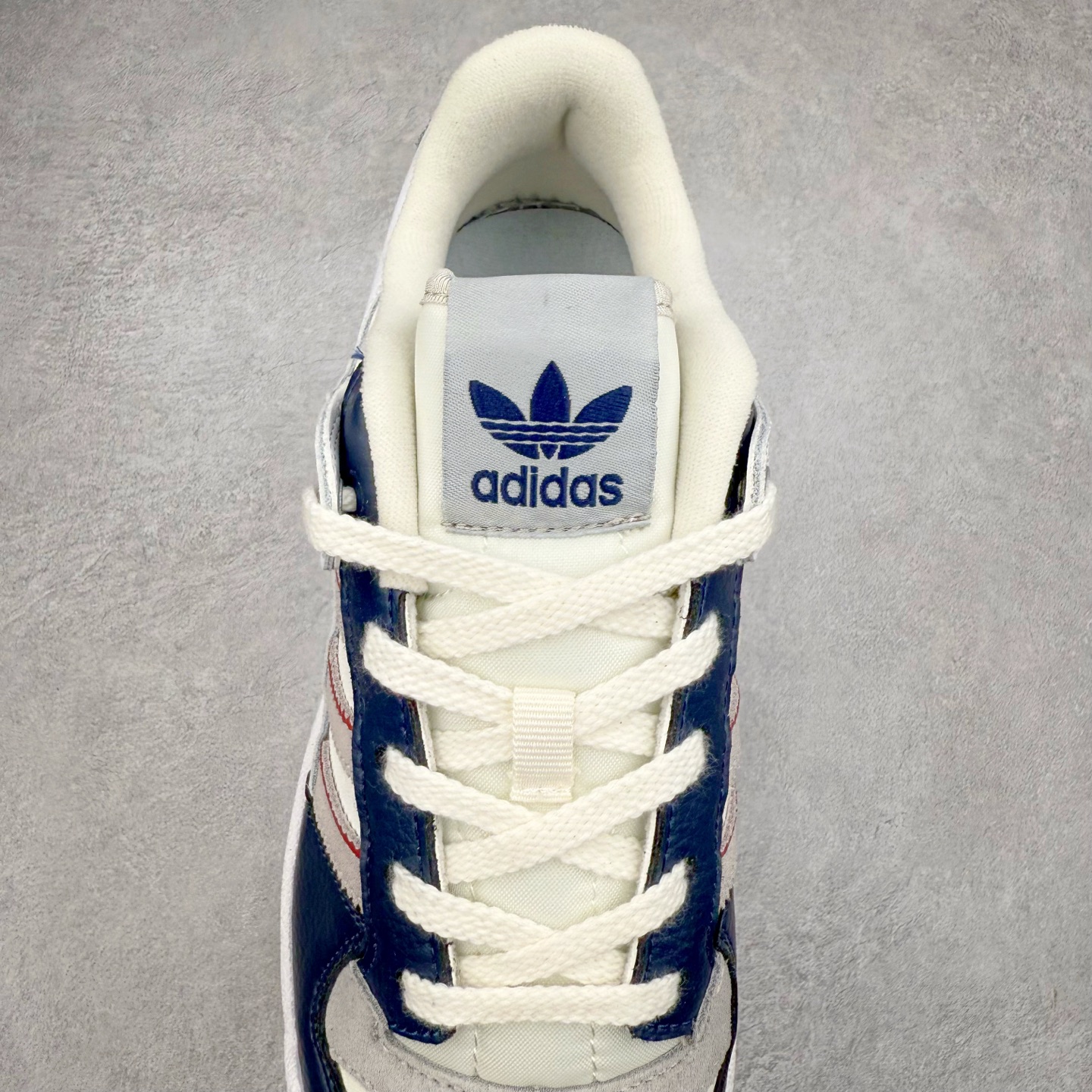 图片[5]-AD Forum 84 Low OG 低帮百搭潮流休闲运动板鞋 JP9967 以复古篮球鞋的外形为基础 采用皮革拼接 简约百搭 更加贴合舒适 中底内侧网格造型起到点睛之笔 外底橡胶 更显复古 尺码：36 36.5 37.5 38 38.5 39 40 40.5 41 42 42.5 43 44 44.5 45-选品中心