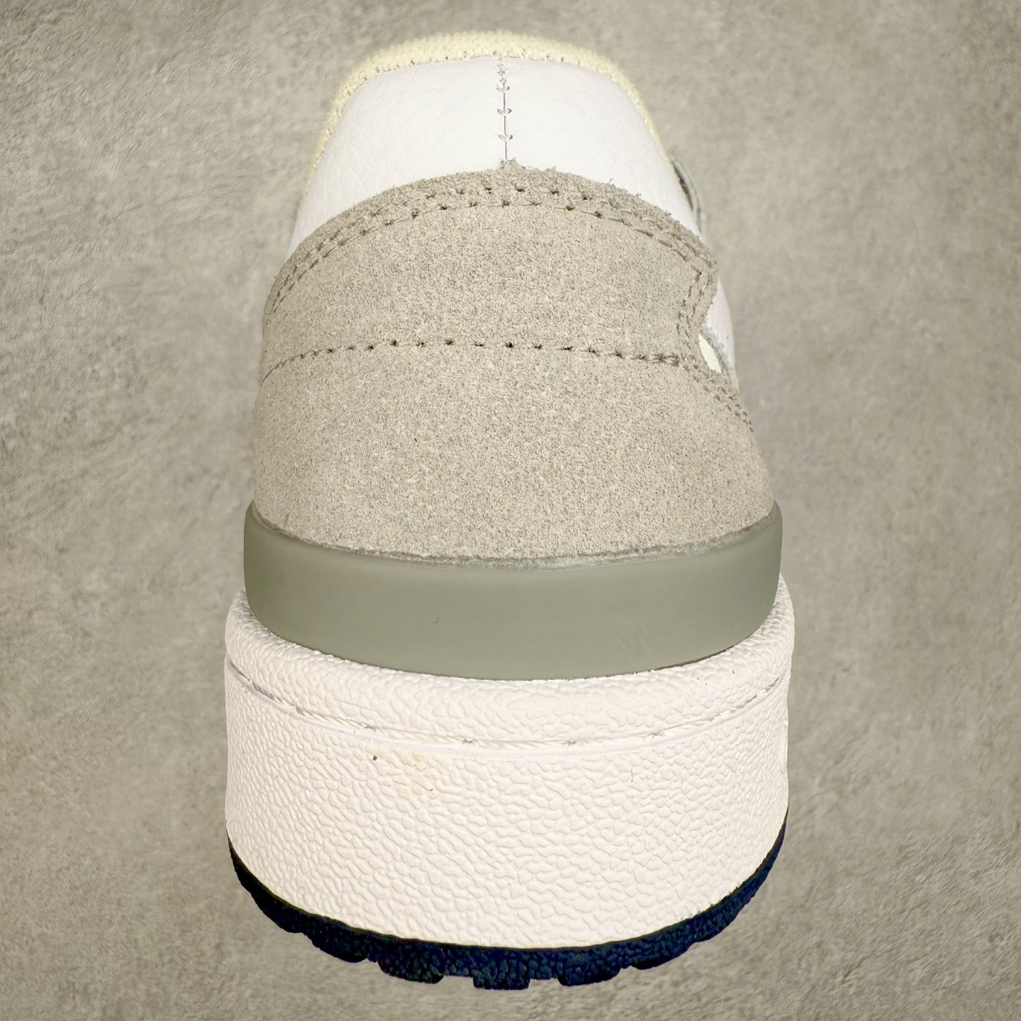 图片[8]-AD Forum 84 Low OG 低帮百搭潮流休闲运动板鞋 JP9967 以复古篮球鞋的外形为基础 采用皮革拼接 简约百搭 更加贴合舒适 中底内侧网格造型起到点睛之笔 外底橡胶 更显复古 尺码：36 36.5 37.5 38 38.5 39 40 40.5 41 42 42.5 43 44 44.5 45-选品中心