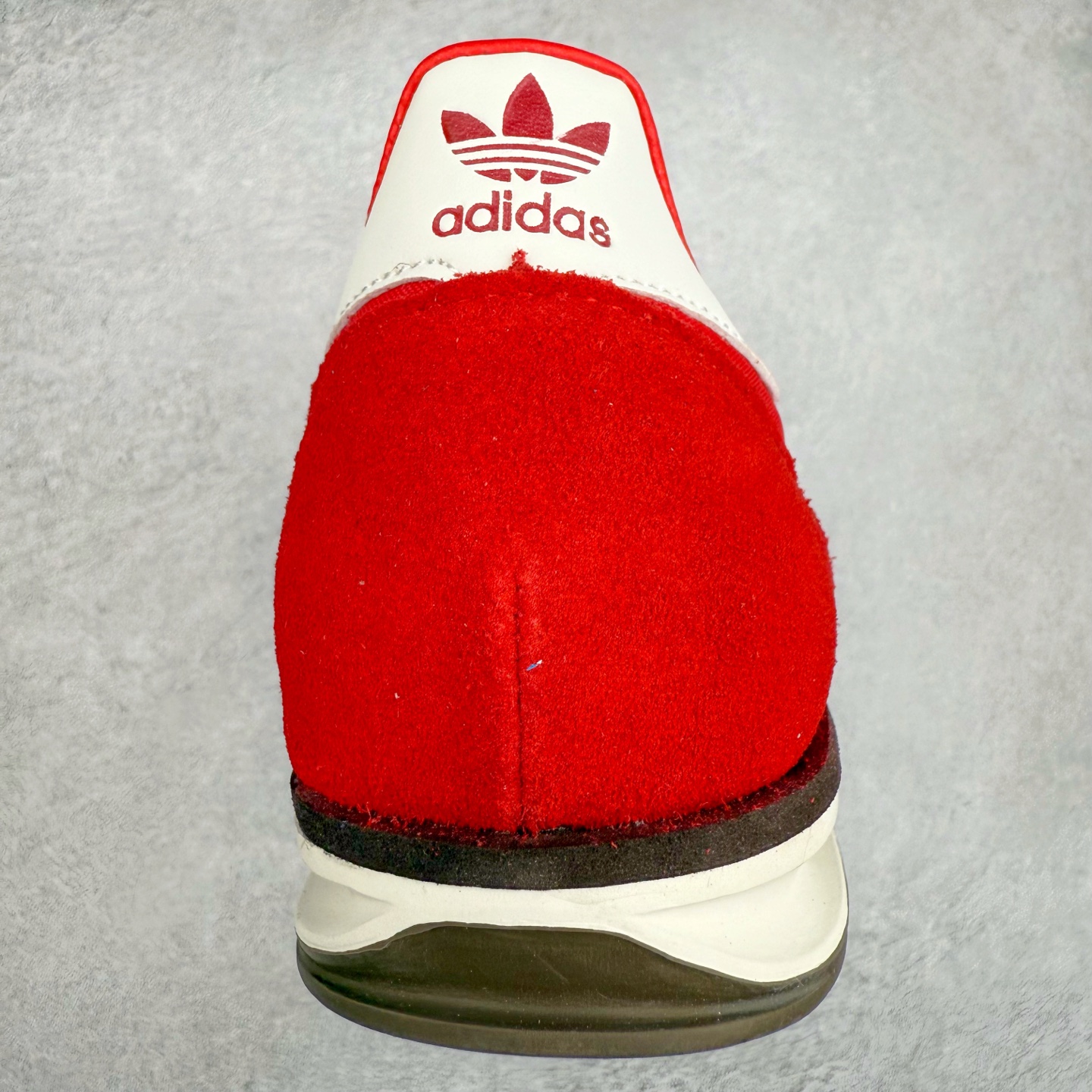 图片[8]-＃HP纯原 AD Wmns SL72 OG 系列德训足球风百搭低帮休闲运动板鞋 KK3660 采用高弹EVA+MODEL+RB三层组合底 区别市面RB一体大底 三层组合鞋底重量与原鞋一致 Originals 将有「T 头鞋」造型的诞生于 1972 年的 SL72 鞋款复刻带回 各位买鞋又有新选择了 1972 年 SL72 问世后 引领了后来阿迪达斯的跑鞋发展方向 其中「SL」代表了 Super Light 彰显了产品轻便的特性 1972 年 SL72 问世后 引领了后来阿迪达斯的跑鞋发展方向 其中「SL」代表了 Super Light 彰显了产品轻便的特性 这次 Originals 延续其轻质经典的基因 带来男女两款 SL72 男生款带来 SL72 RS 鞋型 RS 意为 Reshaped（重塑）鞋款在保留了经典的外观基础上 在尼龙材质里增加了填充物 使鞋型更加挺立和饱满 鞋头则更加圆润 鞋底的 EVA 材质则增加了鞋款的高度 女生款则带来 SL72 OG W 鞋型 OG 顾名思义则是致敬经典款式 相较于 RS（Reshaped）鞋款 鞋身更加纤细 其整体鞋身轮廓、线条、细节、材质上尊崇 70 年代 SL72 的设计 还原经典味道 尺码：36 36⅔ 37⅓ 38 38⅔ 39⅓ 40 40⅔ 41⅓ 42 42⅔ 43⅓ 44 44⅔ 45-选品中心