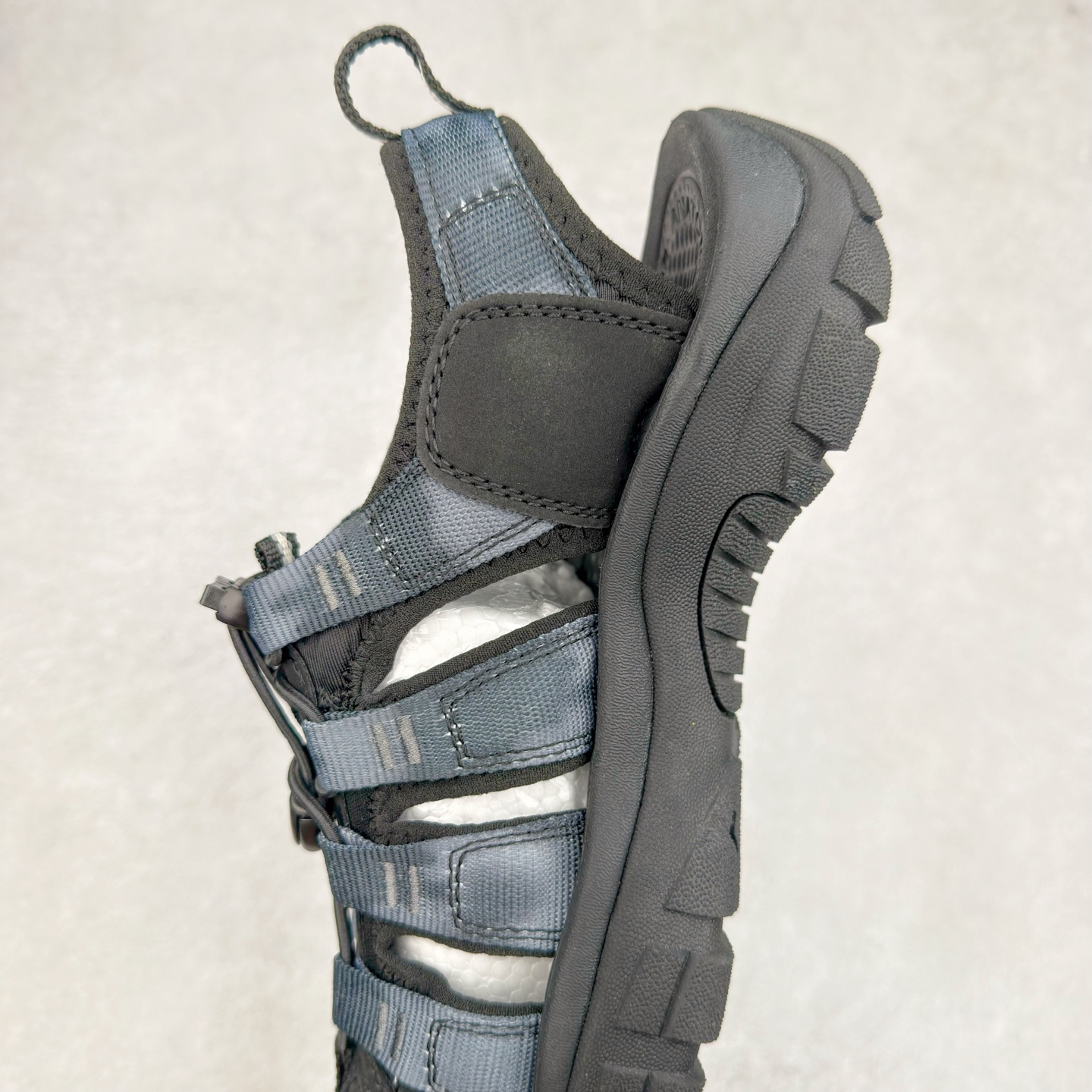 图片[7]-人气户外休闲鞋品牌-科恩Keen Uneek Flat-M 平底编织弹力穿搭溯溪涉水休闲户外凉鞋 #外贸订单出口品质#采用进口机台编制两根尼龙绳组成鞋面(快干衬里原料!!)#原装轻量级EVA中底缓震材质组合防滑橡胶外底部 夏季潮鞋,文青界的凉鞋至尊 都市机能户外品牌 KEEN 向来积极为其旗下大热鞋款 UNEEK 推出联名款，后跟为全封闭设计，快干衬里，HIGH-TRACTION橡胶外底，及轻量级EVA中底，达到轻量缓震的同时减轻重量。尺码：35 36 37 38 40 41 42 43 44 45-选品中心