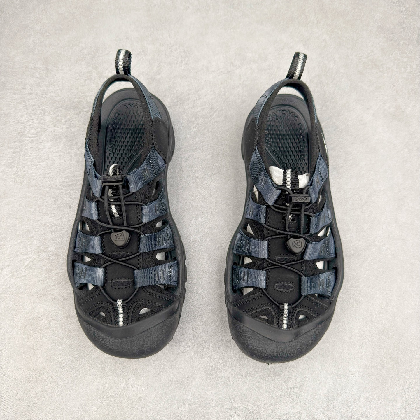 图片[2]-人气户外休闲鞋品牌-科恩Keen Uneek Flat-M 平底编织弹力穿搭溯溪涉水休闲户外凉鞋 #外贸订单出口品质#采用进口机台编制两根尼龙绳组成鞋面(快干衬里原料!!)#原装轻量级EVA中底缓震材质组合防滑橡胶外底部 夏季潮鞋,文青界的凉鞋至尊 都市机能户外品牌 KEEN 向来积极为其旗下大热鞋款 UNEEK 推出联名款，后跟为全封闭设计，快干衬里，HIGH-TRACTION橡胶外底，及轻量级EVA中底，达到轻量缓震的同时减轻重量。尺码：35 36 37 38 40 41 42 43 44 45-选品中心