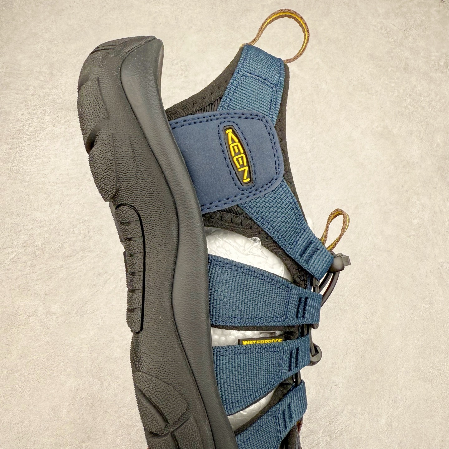 图片[6]-人气户外休闲鞋品牌-科恩Keen Uneek Flat-M 平底编织弹力穿搭溯溪涉水休闲户外凉鞋 #外贸订单出口品质#采用进口机台编制两根尼龙绳组成鞋面(快干衬里原料!!)#原装轻量级EVA中底缓震材质组合防滑橡胶外底部 夏季潮鞋,文青界的凉鞋至尊 都市机能户外品牌 KEEN 向来积极为其旗下大热鞋款 UNEEK 推出联名款，后跟为全封闭设计，快干衬里，HIGH-TRACTION橡胶外底，及轻量级EVA中底，达到轻量缓震的同时减轻重量。尺码：35 36 37 38 40 41 42 43 44 45-选品中心