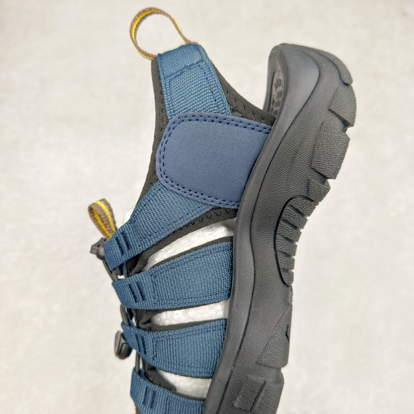 图片[7]-人气户外休闲鞋品牌-科恩Keen Uneek Flat-M 平底编织弹力穿搭溯溪涉水休闲户外凉鞋 #外贸订单出口品质#采用进口机台编制两根尼龙绳组成鞋面(快干衬里原料!!)#原装轻量级EVA中底缓震材质组合防滑橡胶外底部 夏季潮鞋,文青界的凉鞋至尊 都市机能户外品牌 KEEN 向来积极为其旗下大热鞋款 UNEEK 推出联名款，后跟为全封闭设计，快干衬里，HIGH-TRACTION橡胶外底，及轻量级EVA中底，达到轻量缓震的同时减轻重量。尺码：35 36 37 38 40 41 42 43 44 45-选品中心