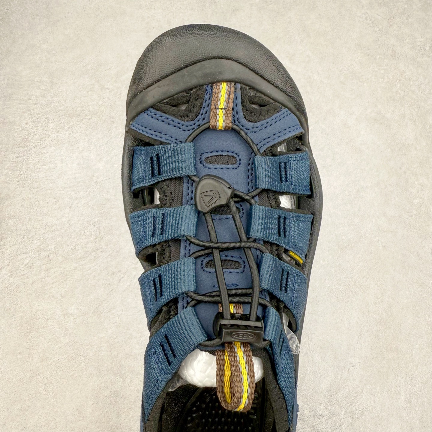 图片[4]-人气户外休闲鞋品牌-科恩Keen Uneek Flat-M 平底编织弹力穿搭溯溪涉水休闲户外凉鞋 #外贸订单出口品质#采用进口机台编制两根尼龙绳组成鞋面(快干衬里原料!!)#原装轻量级EVA中底缓震材质组合防滑橡胶外底部 夏季潮鞋,文青界的凉鞋至尊 都市机能户外品牌 KEEN 向来积极为其旗下大热鞋款 UNEEK 推出联名款，后跟为全封闭设计，快干衬里，HIGH-TRACTION橡胶外底，及轻量级EVA中底，达到轻量缓震的同时减轻重量。尺码：35 36 37 38 40 41 42 43 44 45-选品中心