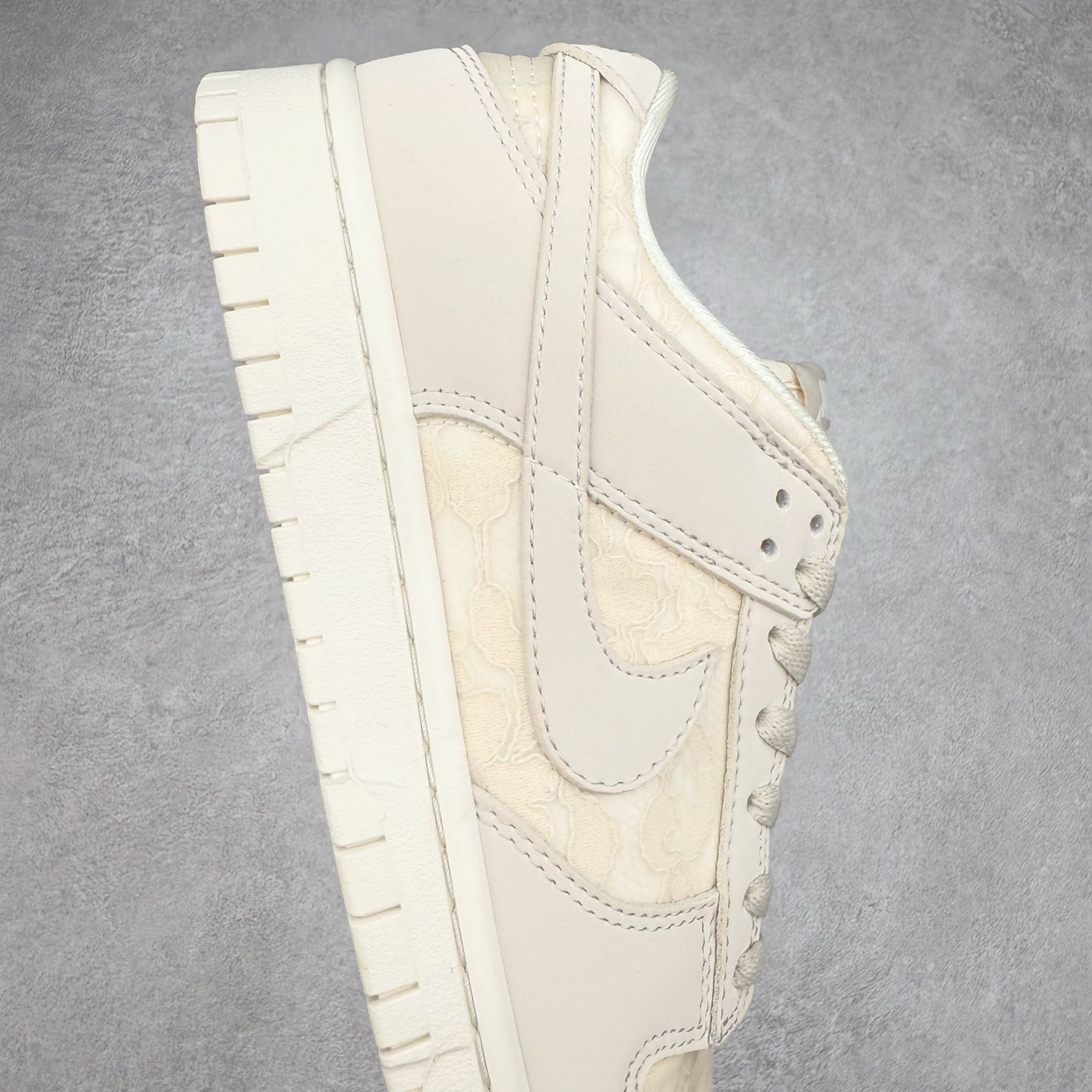 图片[6]-＃F版 NK Dunk Low 米灰白 HJ5870-100 性价比王者 极限压缩利润空间 超乎所想的高性价比 用料绝不含糊 原盒原配 正确耐磨橡胶大底 超高清洁度 全鞋零毛边皮料切割 全套原楦原模倾力打造完美版型 尺码：36 36.5 37.5 38 38.5 39 40 40.5 41 42 42.5 43 44 44.5 45 46 47.5-选品中心