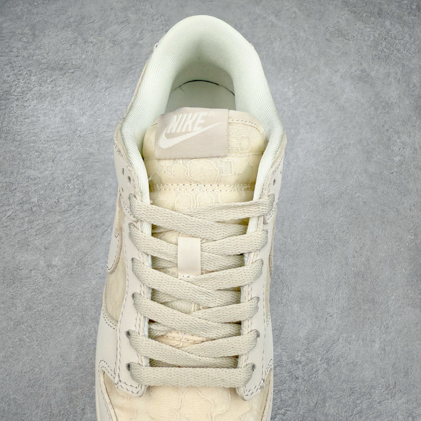 图片[5]-＃F版 NK Dunk Low 米灰白 HJ5870-100 性价比王者 极限压缩利润空间 超乎所想的高性价比 用料绝不含糊 原盒原配 正确耐磨橡胶大底 超高清洁度 全鞋零毛边皮料切割 全套原楦原模倾力打造完美版型 尺码：36 36.5 37.5 38 38.5 39 40 40.5 41 42 42.5 43 44 44.5 45 46 47.5-选品中心