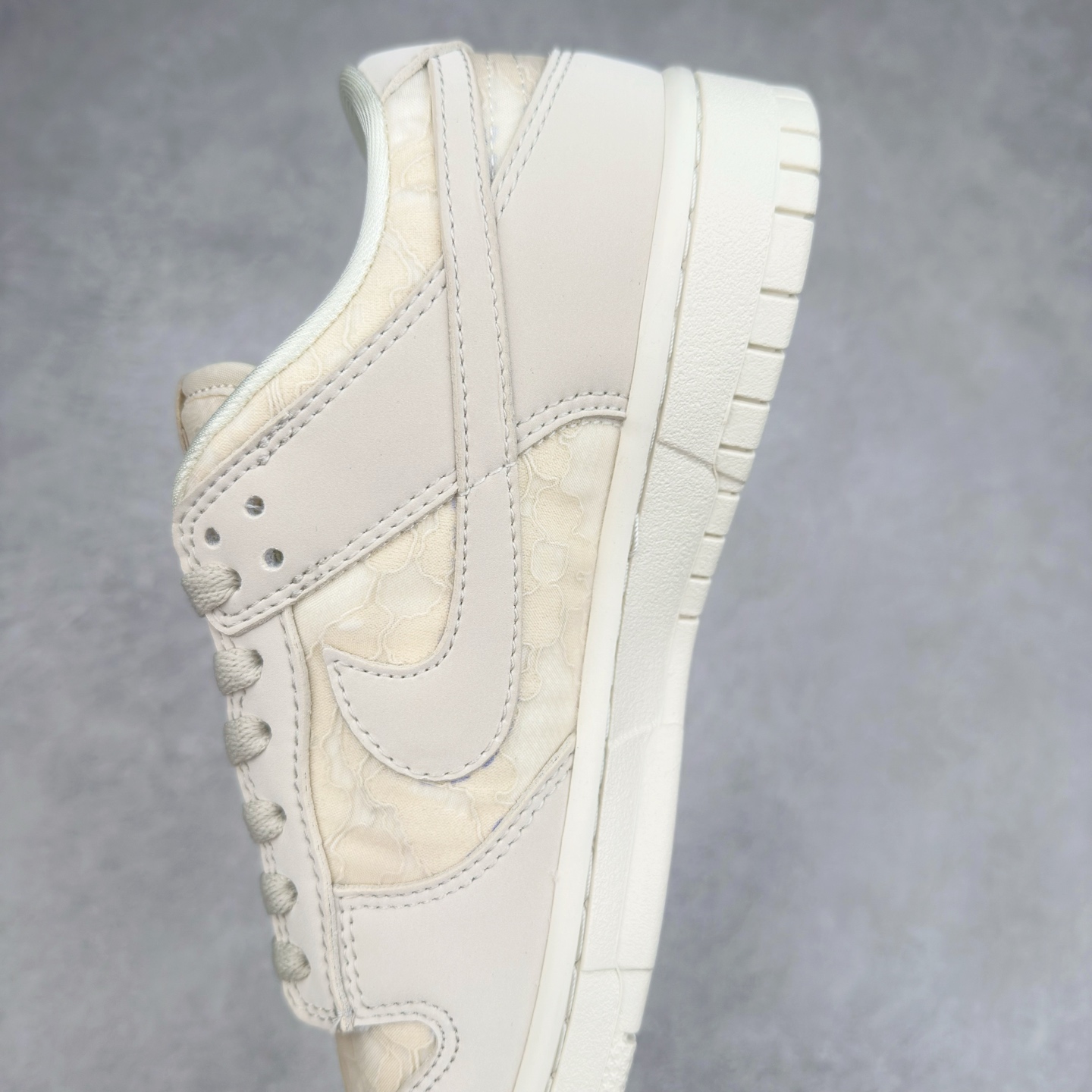 图片[7]-＃F版 NK Dunk Low 米灰白 HJ5870-100 性价比王者 极限压缩利润空间 超乎所想的高性价比 用料绝不含糊 原盒原配 正确耐磨橡胶大底 超高清洁度 全鞋零毛边皮料切割 全套原楦原模倾力打造完美版型 尺码：36 36.5 37.5 38 38.5 39 40 40.5 41 42 42.5 43 44 44.5 45 46 47.5-选品中心