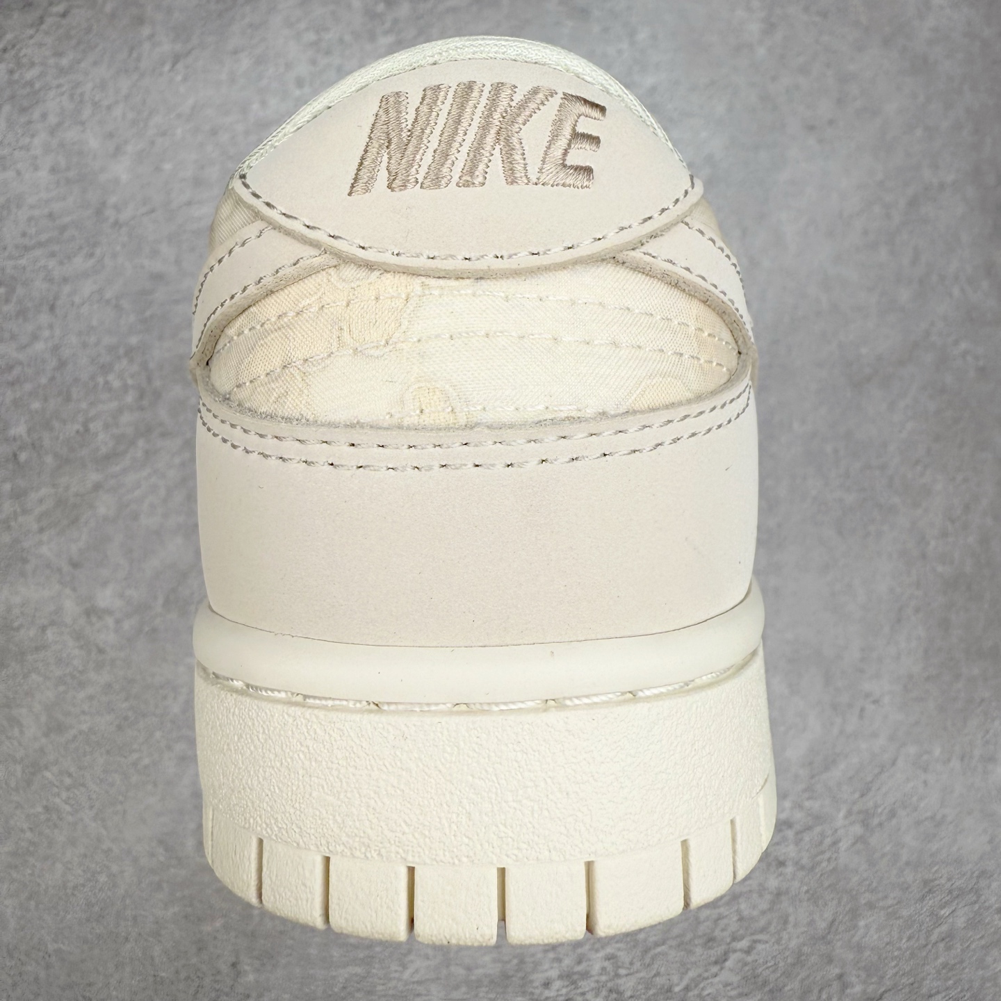 图片[8]-＃F版 NK Dunk Low 米灰白 HJ5870-100 性价比王者 极限压缩利润空间 超乎所想的高性价比 用料绝不含糊 原盒原配 正确耐磨橡胶大底 超高清洁度 全鞋零毛边皮料切割 全套原楦原模倾力打造完美版型 尺码：36 36.5 37.5 38 38.5 39 40 40.5 41 42 42.5 43 44 44.5 45 46 47.5-选品中心