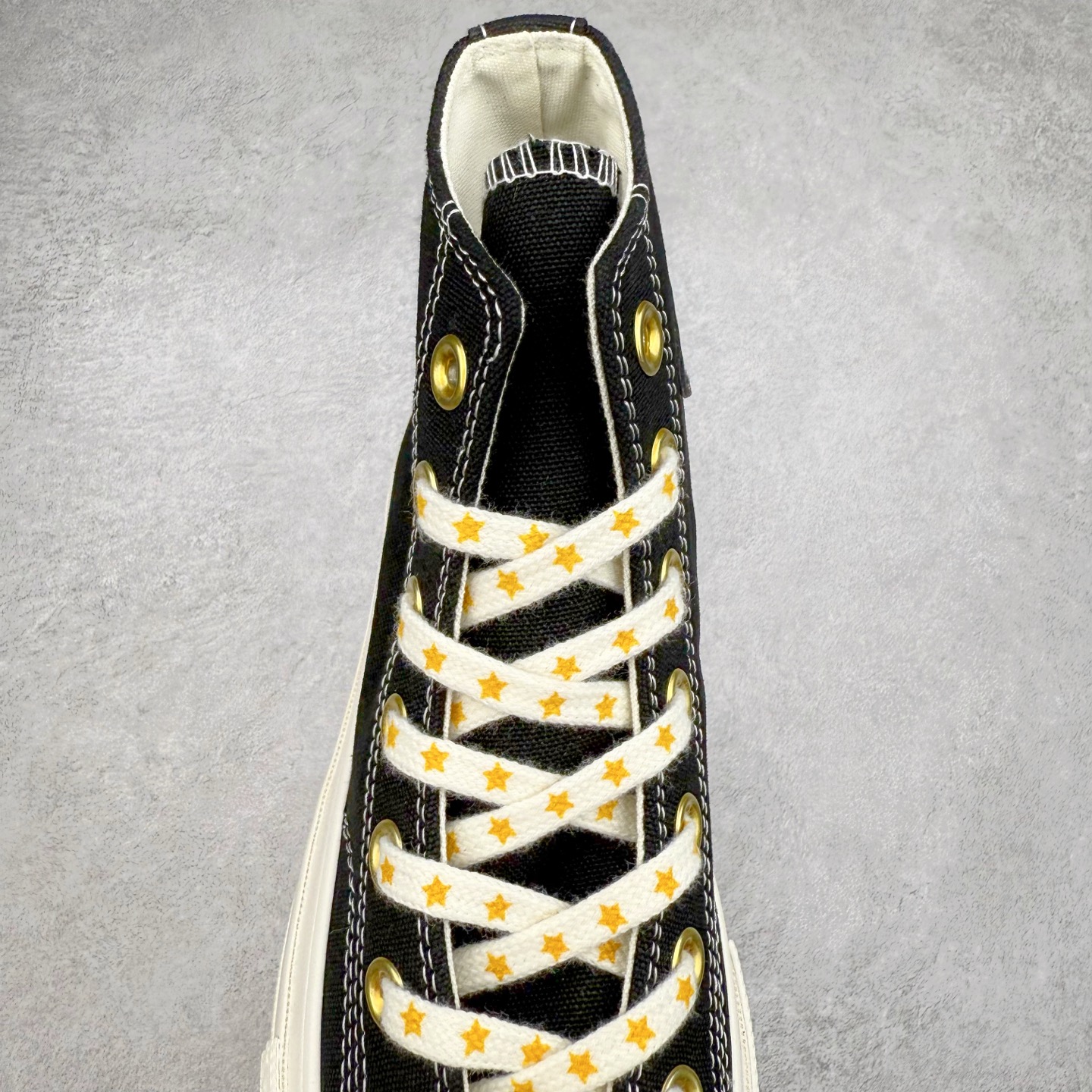 图片[5]-Converse Chuck 1970s 星星鞋🌟 匡威官方新款 经典70s鞋身搭配金色星星元素鞋带 后跟星星印花点缀与之相呼应 鞋带孔和内侧立体Logo的金色描边显得很高级 货号：A12462C 黑色 货号：A12463C 酒红 尺码：35 36 36.5 37 37.5 38 39 39.5 40 41 41.5 42 42.5 43 44-选品中心