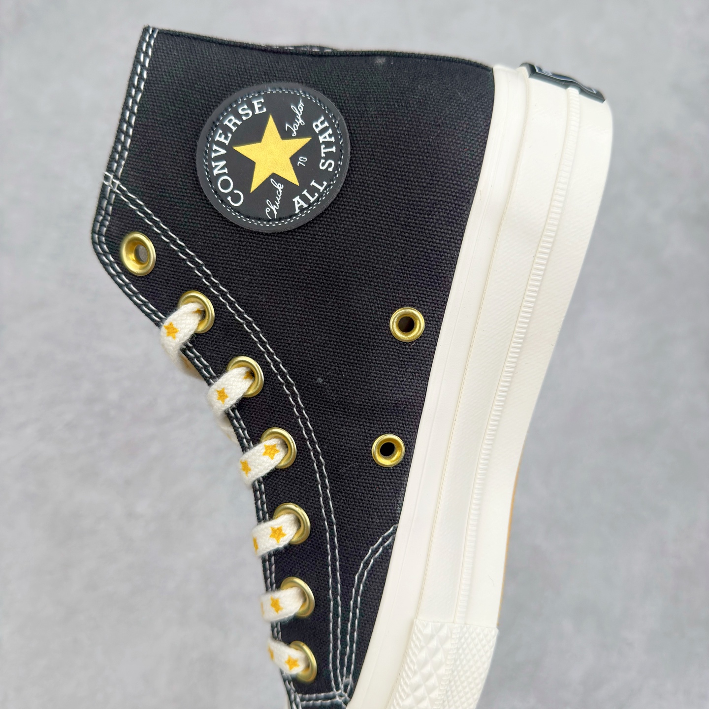 图片[7]-Converse Chuck 1970s 星星鞋🌟 匡威官方新款 经典70s鞋身搭配金色星星元素鞋带 后跟星星印花点缀与之相呼应 鞋带孔和内侧立体Logo的金色描边显得很高级 货号：A12462C 黑色 货号：A12463C 酒红 尺码：35 36 36.5 37 37.5 38 39 39.5 40 41 41.5 42 42.5 43 44-选品中心