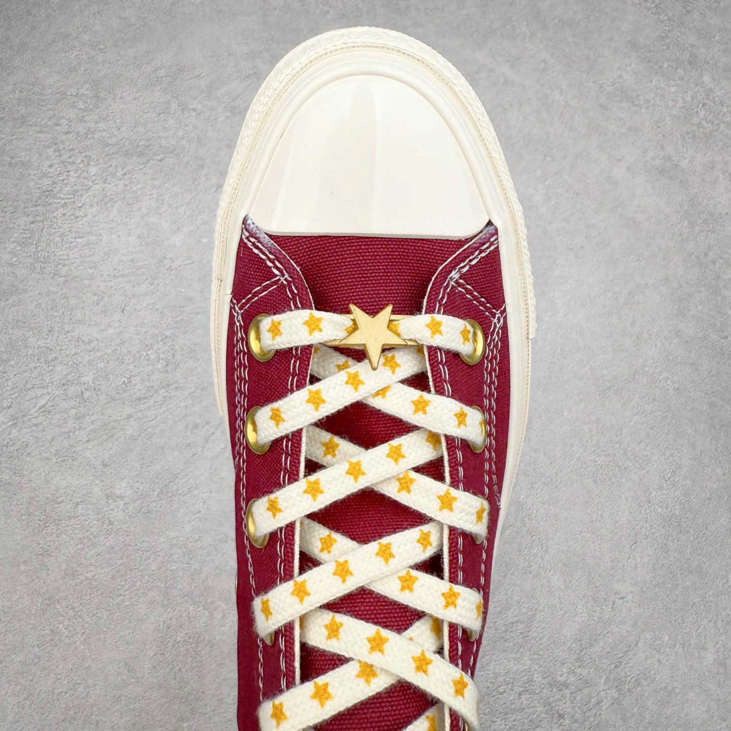 图片[4]-Converse Chuck 1970s 星星鞋🌟 匡威官方新款 经典70s鞋身搭配金色星星元素鞋带 后跟星星印花点缀与之相呼应 鞋带孔和内侧立体Logo的金色描边显得很高级 货号：A12462C 黑色 货号：A12463C 酒红 尺码：35 36 36.5 37 37.5 38 39 39.5 40 41 41.5 42 42.5 43 44-选品中心