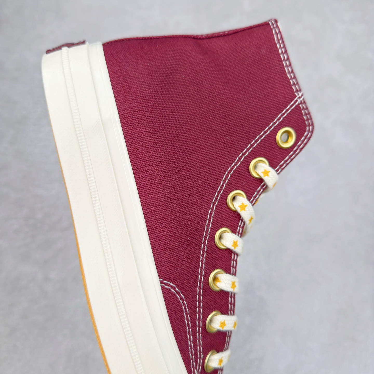 图片[6]-Converse Chuck 1970s 星星鞋🌟 匡威官方新款 经典70s鞋身搭配金色星星元素鞋带 后跟星星印花点缀与之相呼应 鞋带孔和内侧立体Logo的金色描边显得很高级 货号：A12462C 黑色 货号：A12463C 酒红 尺码：35 36 36.5 37 37.5 38 39 39.5 40 41 41.5 42 42.5 43 44-选品中心